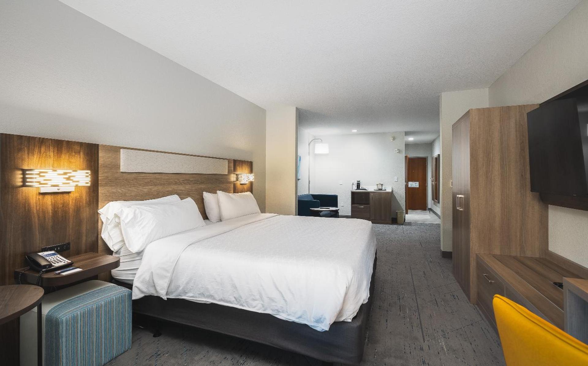 Holiday Inn Express Hotel and Suites Saint Robert by IHG photo 16