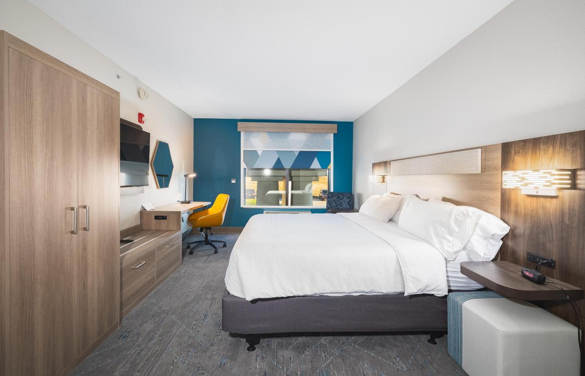 Holiday Inn Express Hotel and Suites Saint Robert by IHG photo 17