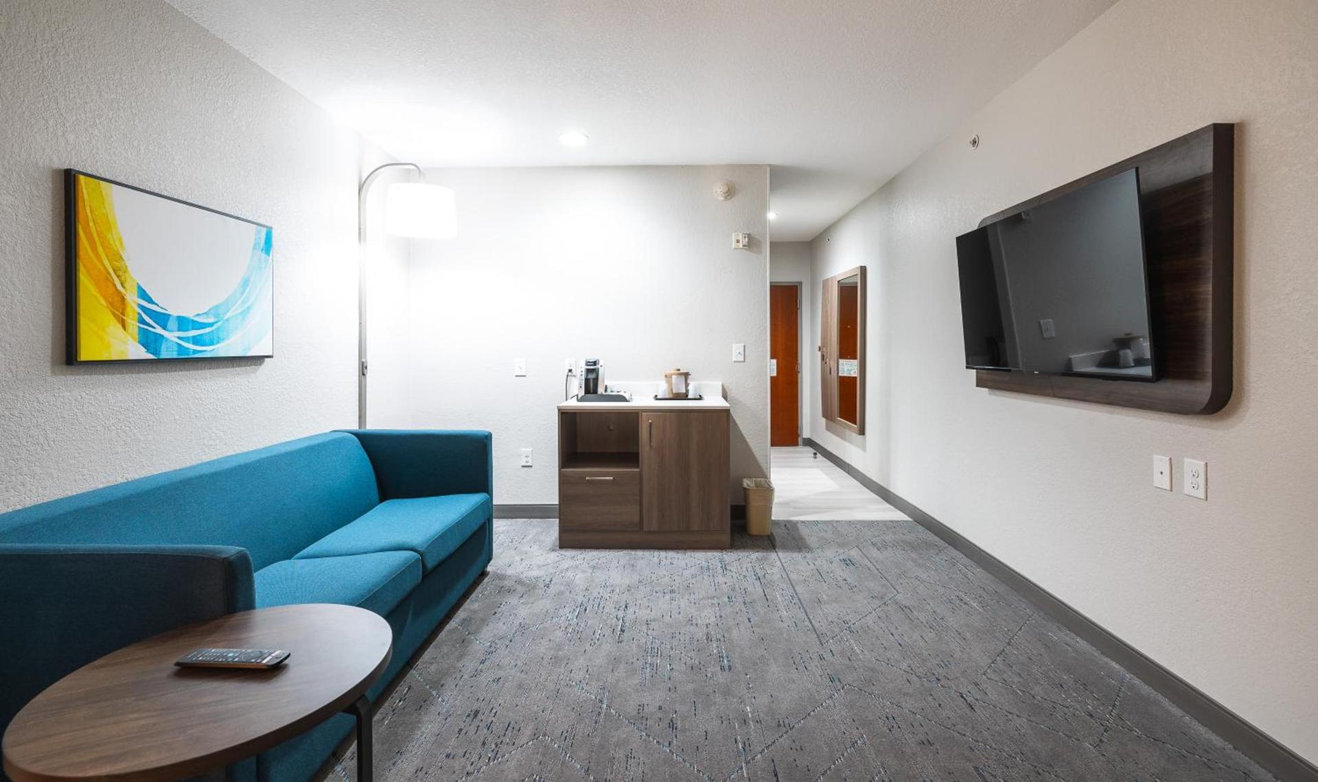 Holiday Inn Express Hotel and Suites Saint Robert by IHG photo 13