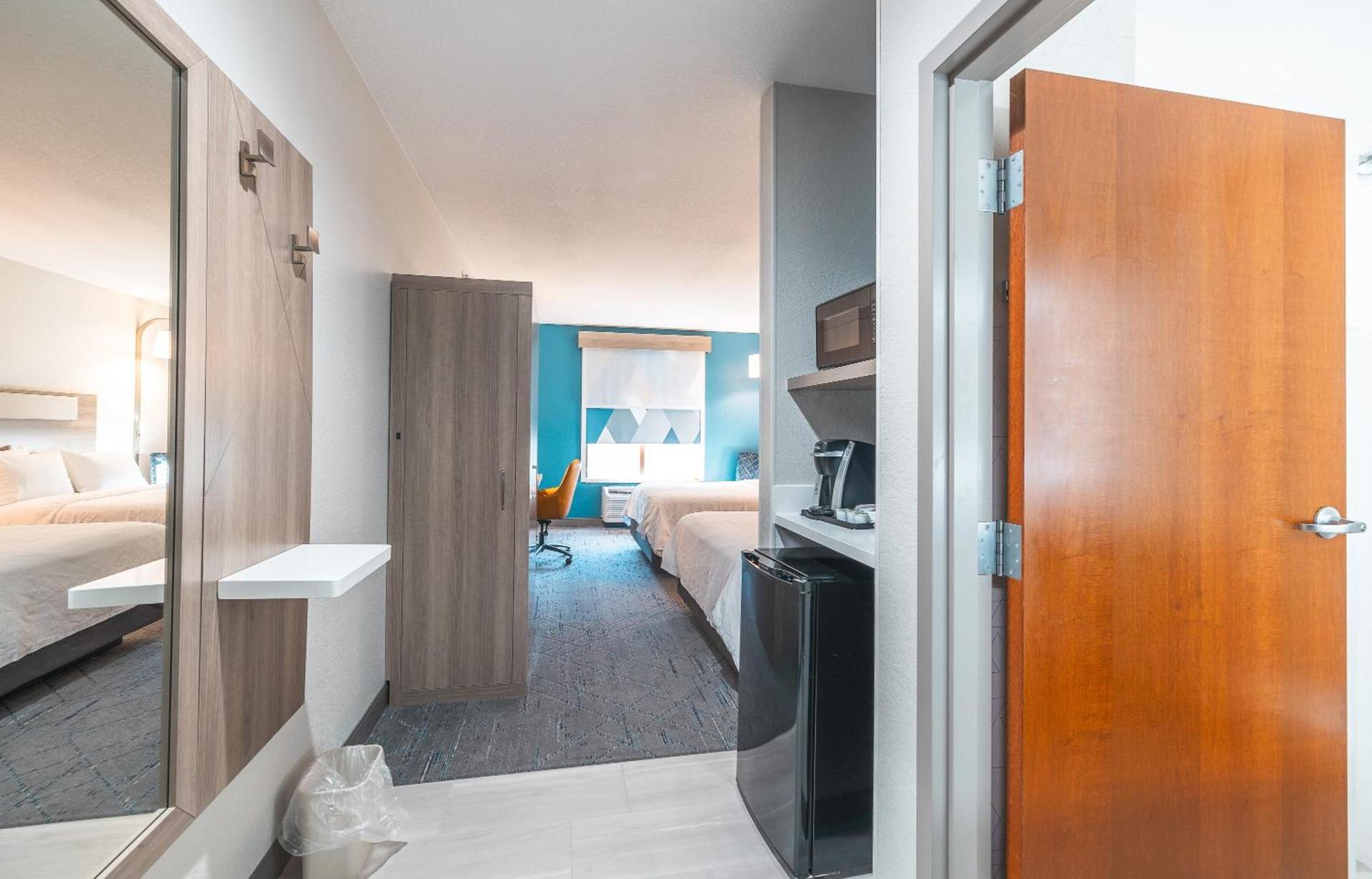 Holiday Inn Express Hotel and Suites Saint Robert by IHG photo 21