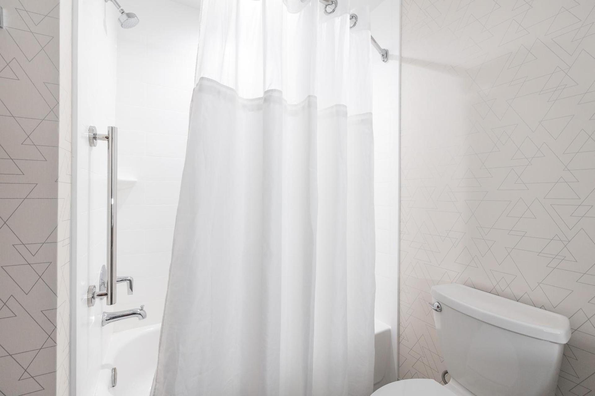 Holiday Inn Express Hotel and Suites Saint Robert by IHG photo 24