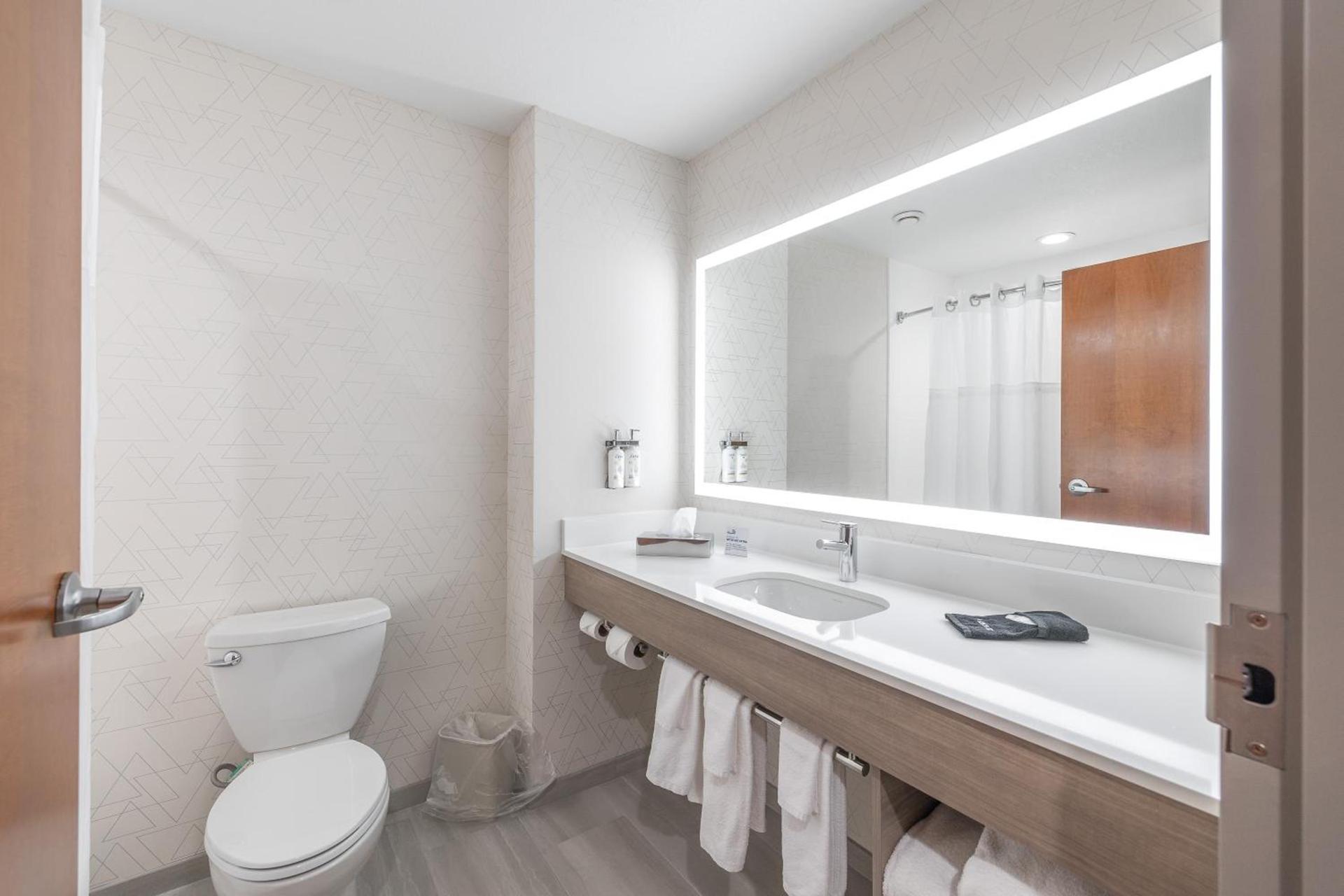 Holiday Inn Express Hotel and Suites Saint Robert by IHG photo 23