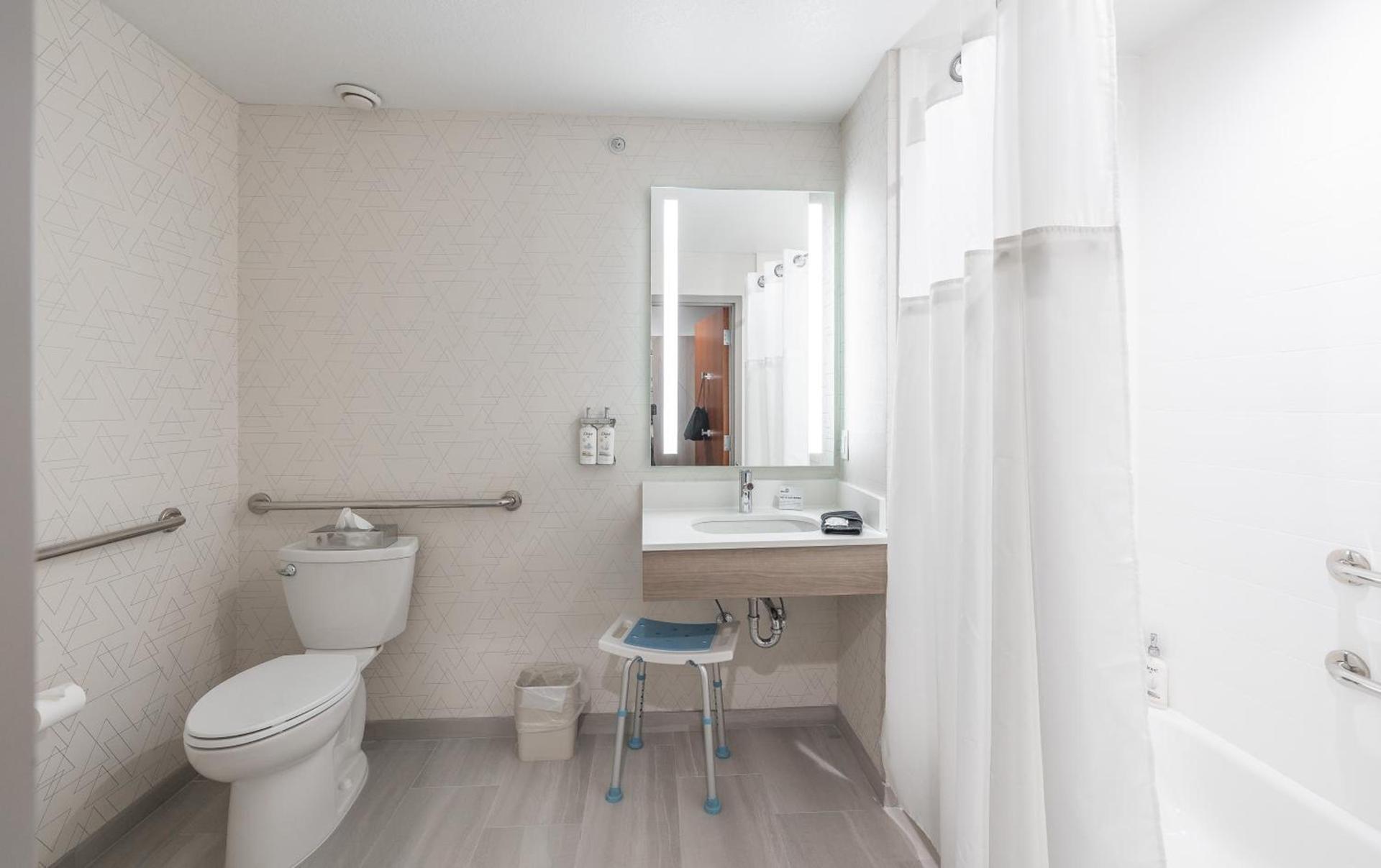 Holiday Inn Express Hotel and Suites Saint Robert by IHG photo 26