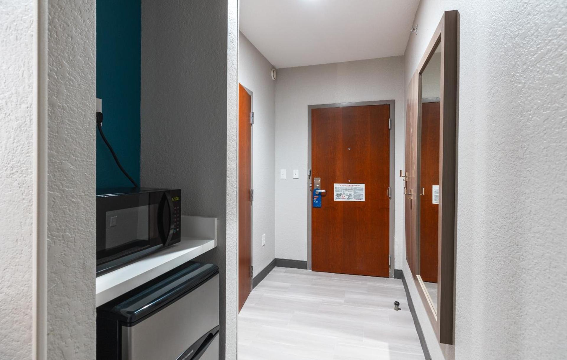 Holiday Inn Express Hotel and Suites Saint Robert by IHG photo 28