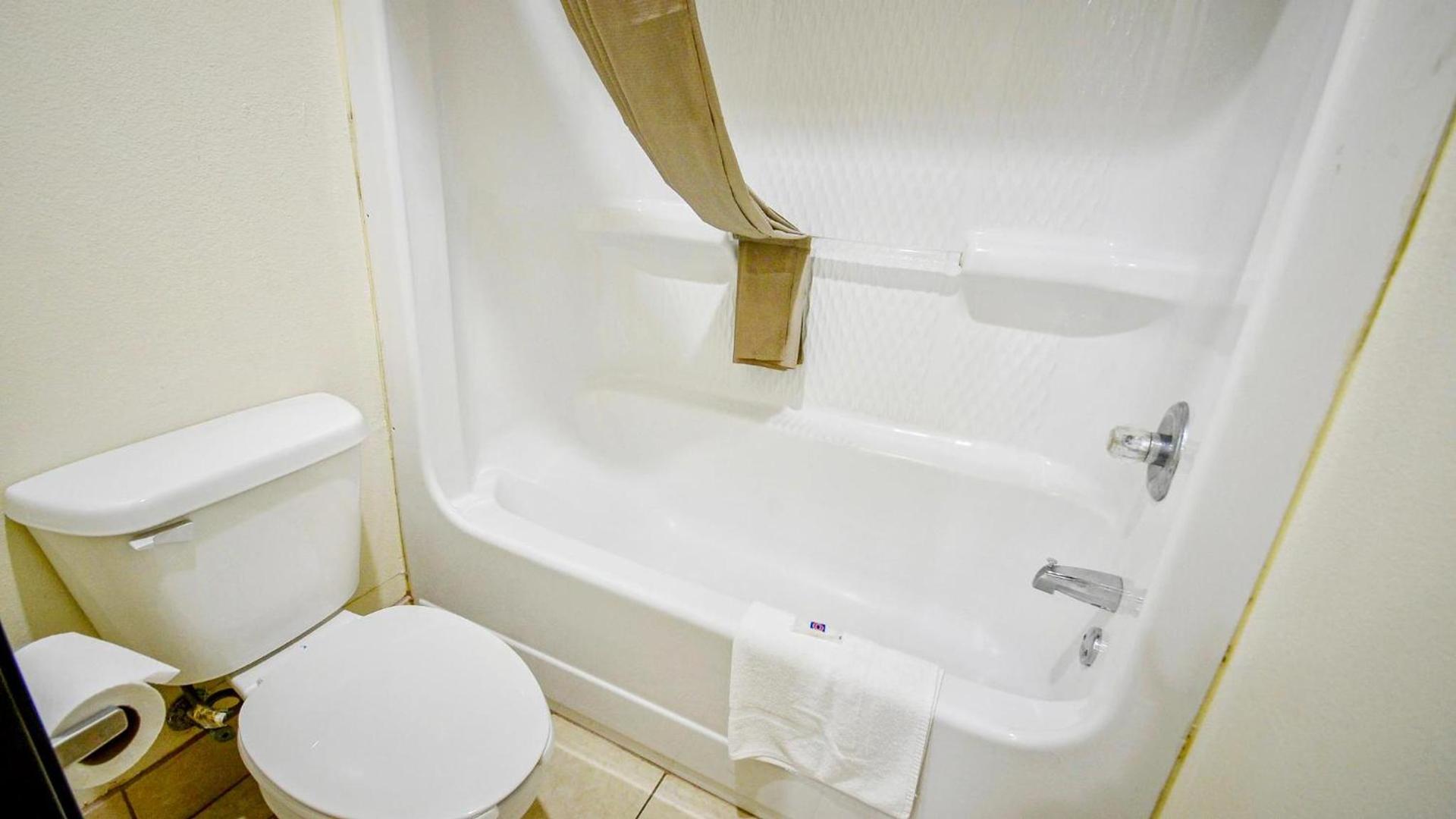 Motel 6-Atoka, OK photo 13