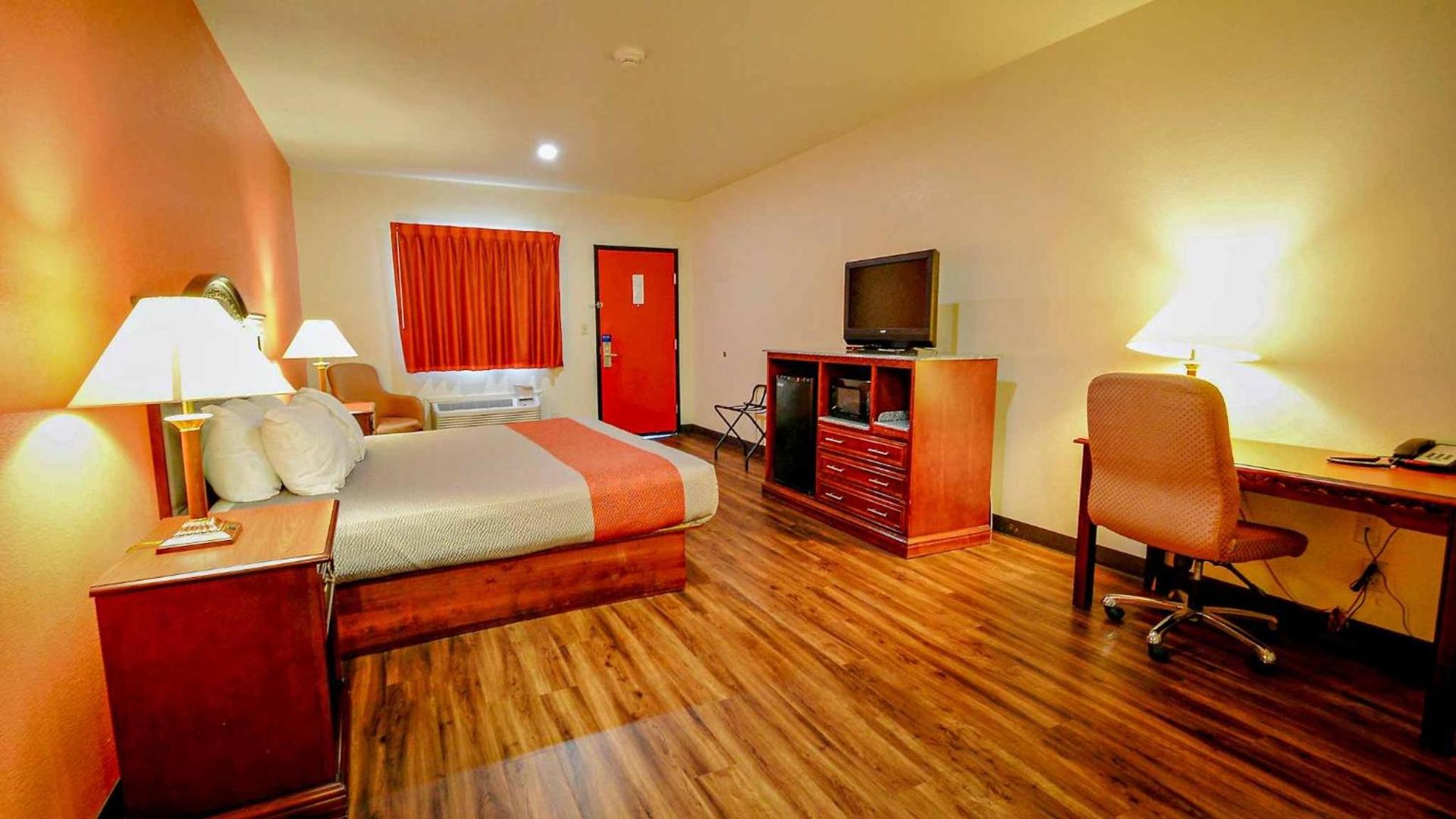 Motel 6-Atoka, OK photo 18