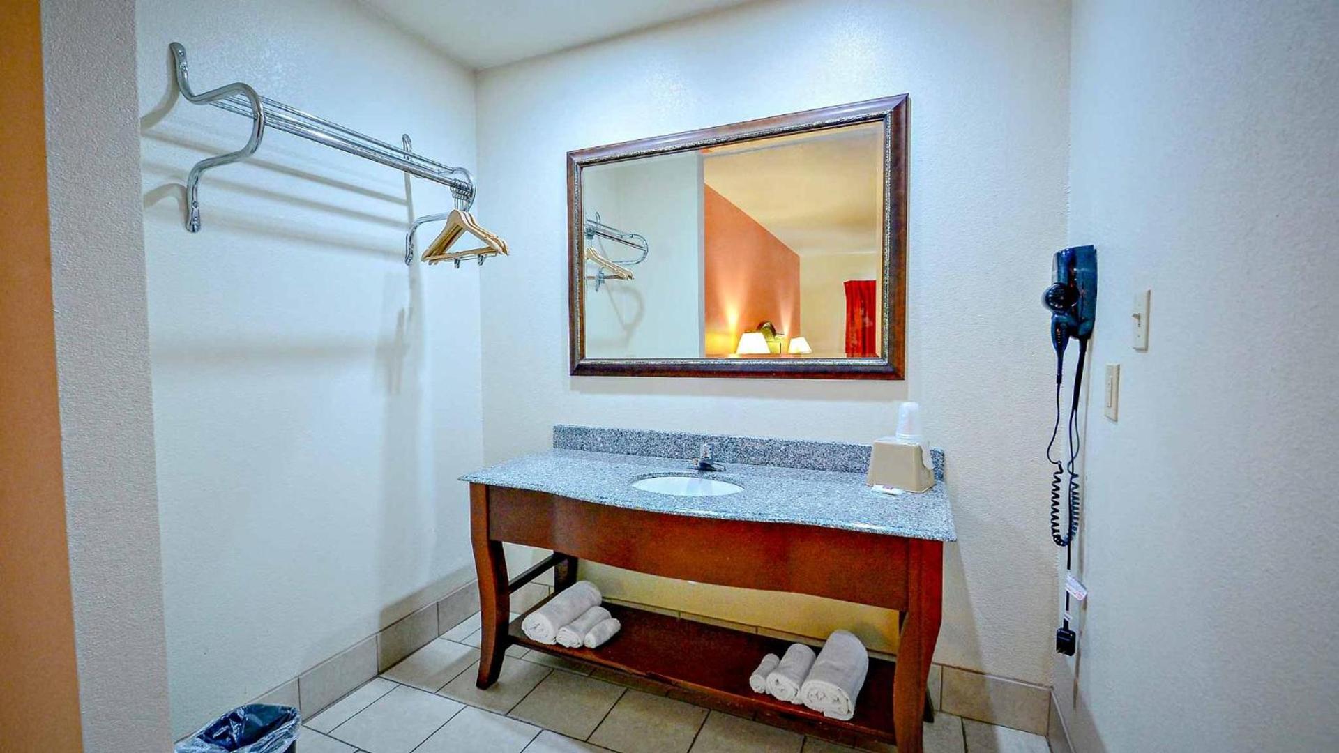Motel 6-Atoka, OK photo 20