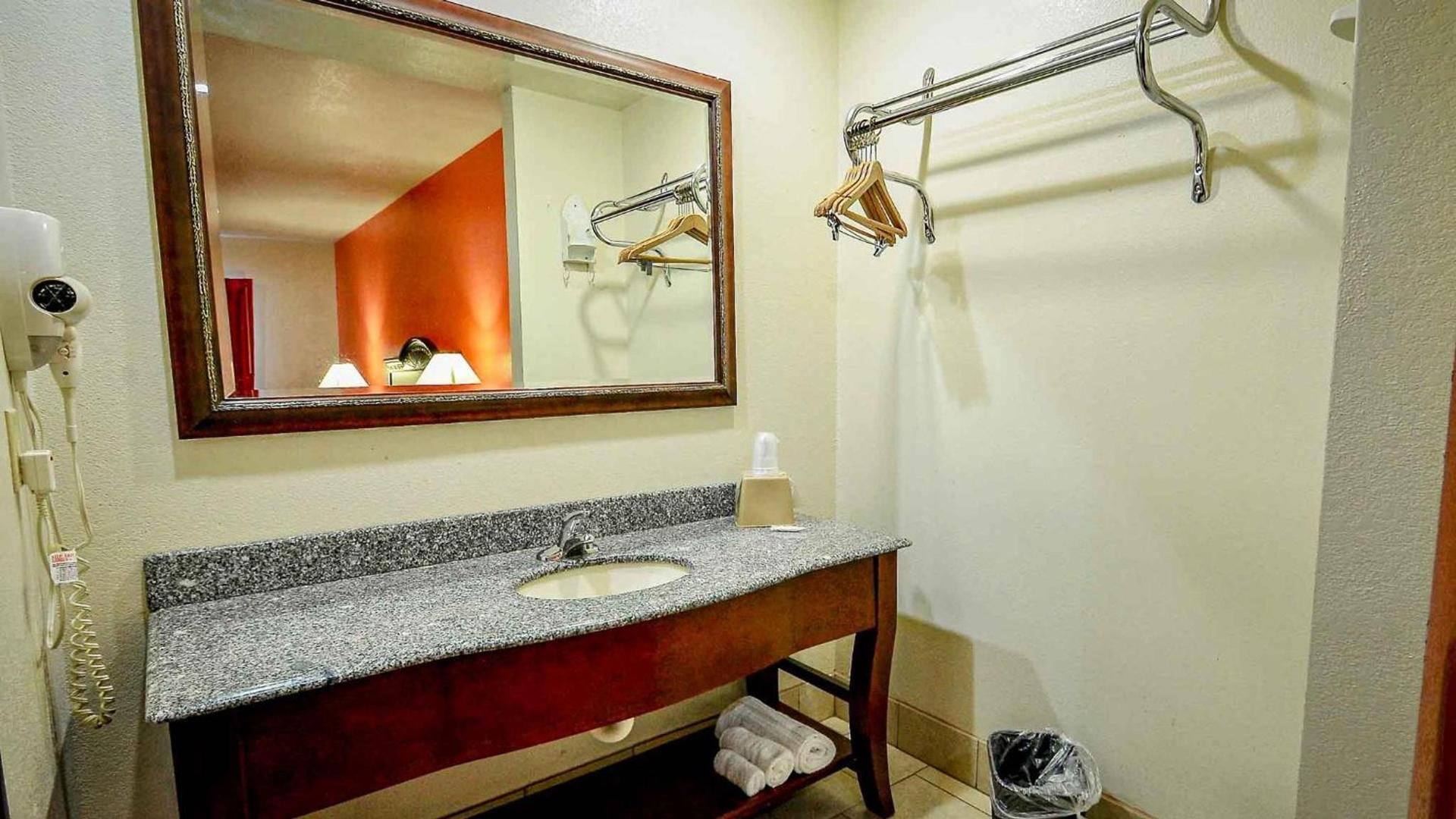 Motel 6-Atoka, OK photo 29