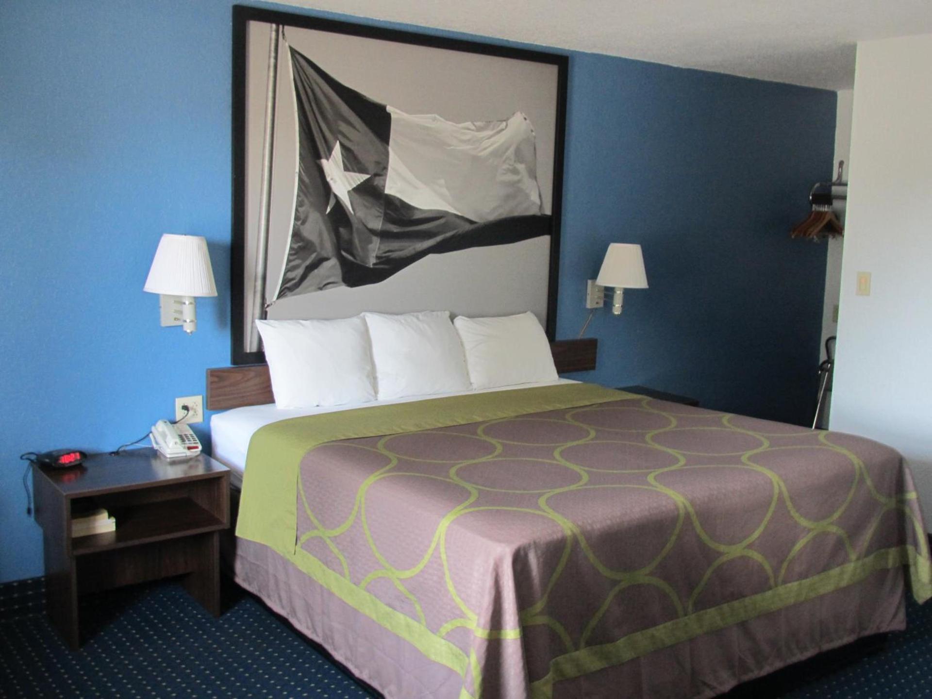 Super 8 by Wyndham Dumas TX photo 24