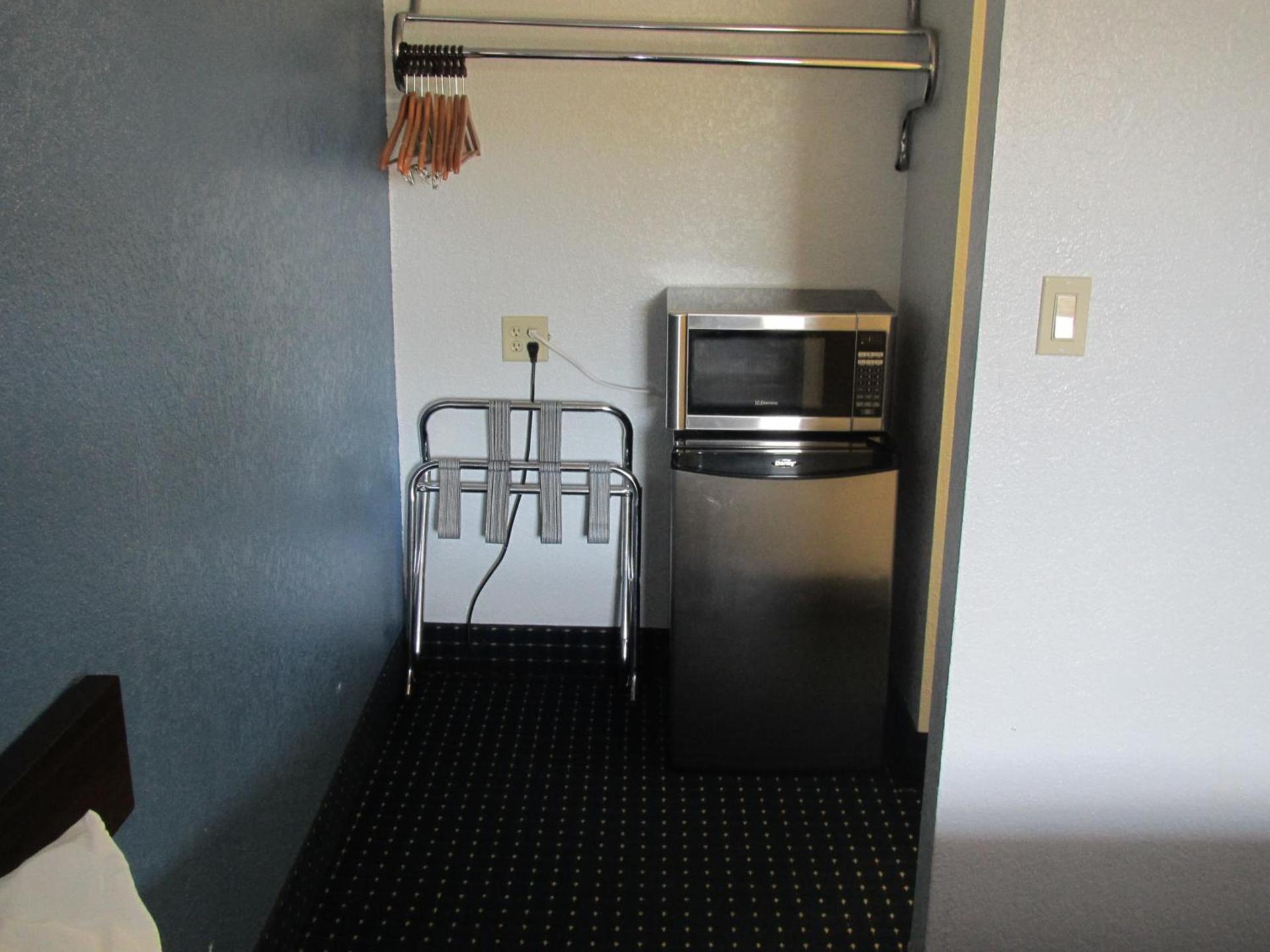 Super 8 by Wyndham Dumas TX photo 27