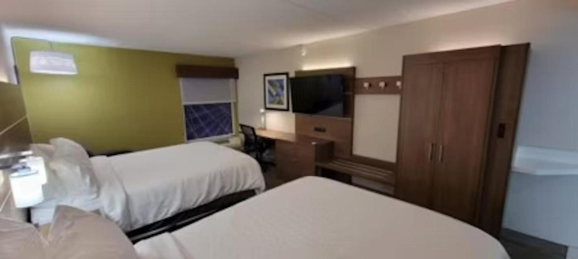 Holiday Inn Express Edgewood-Aberdeen-Bel Air photo 2