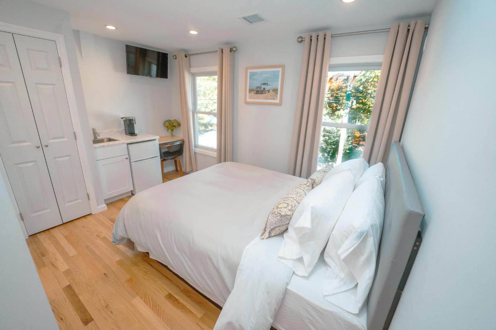 Hampton Bays Hotel On Main photo 13