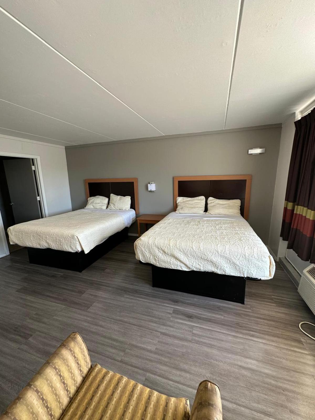Budgetel Inn & Suites photo 11