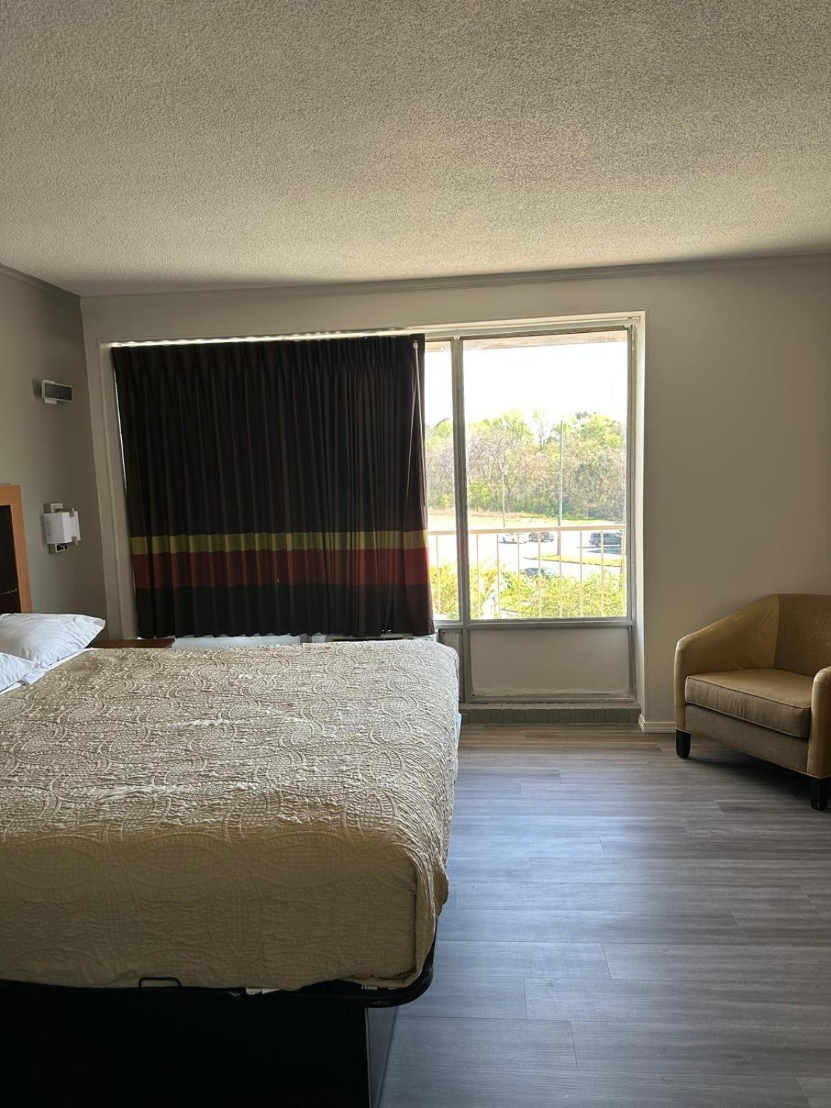 Budgetel Inn & Suites photo 5