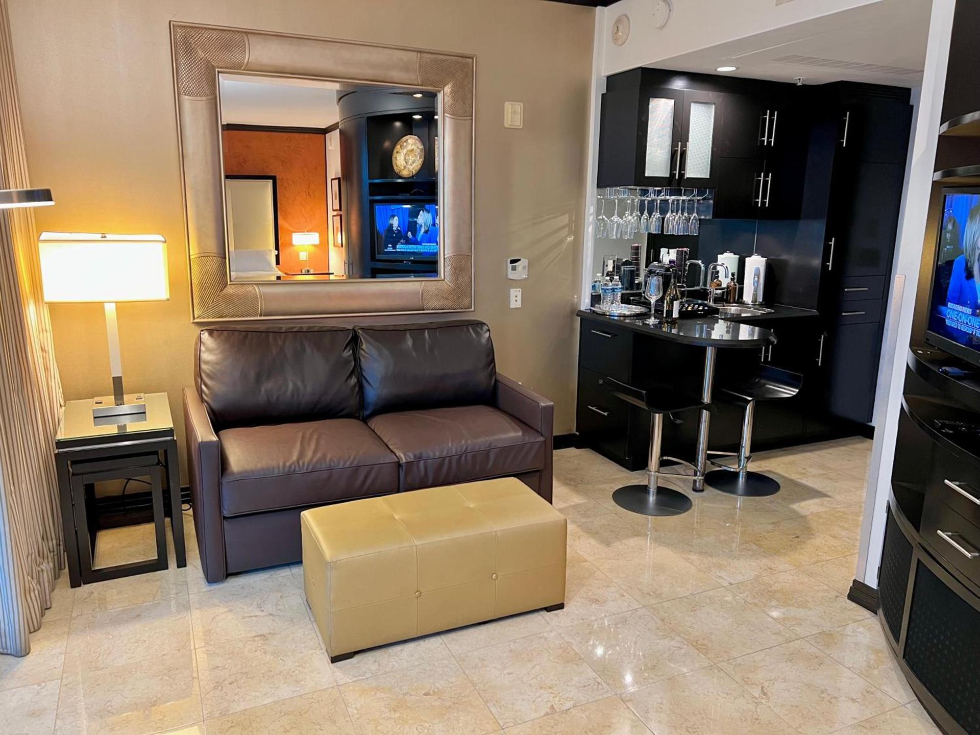Boutique Suites 3 min walk to beach photo 91