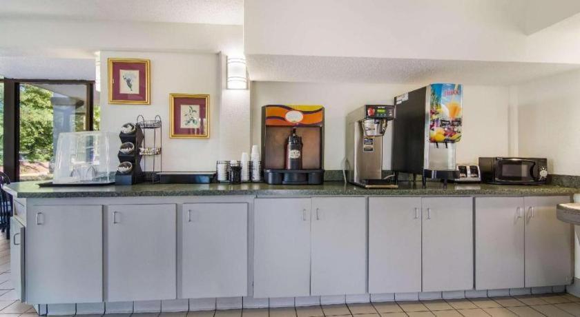 Econo Lodge South photo 7