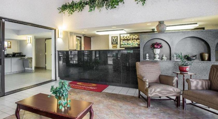 Econo Lodge South photo 14