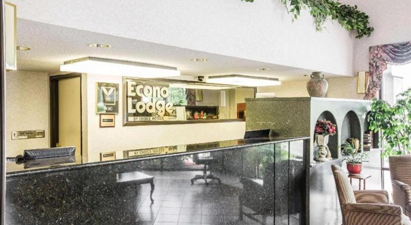Econo Lodge South photo 18