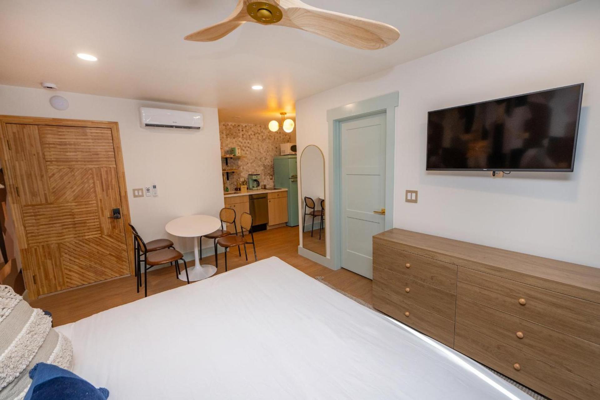The Boardwalk Hotel photo 22