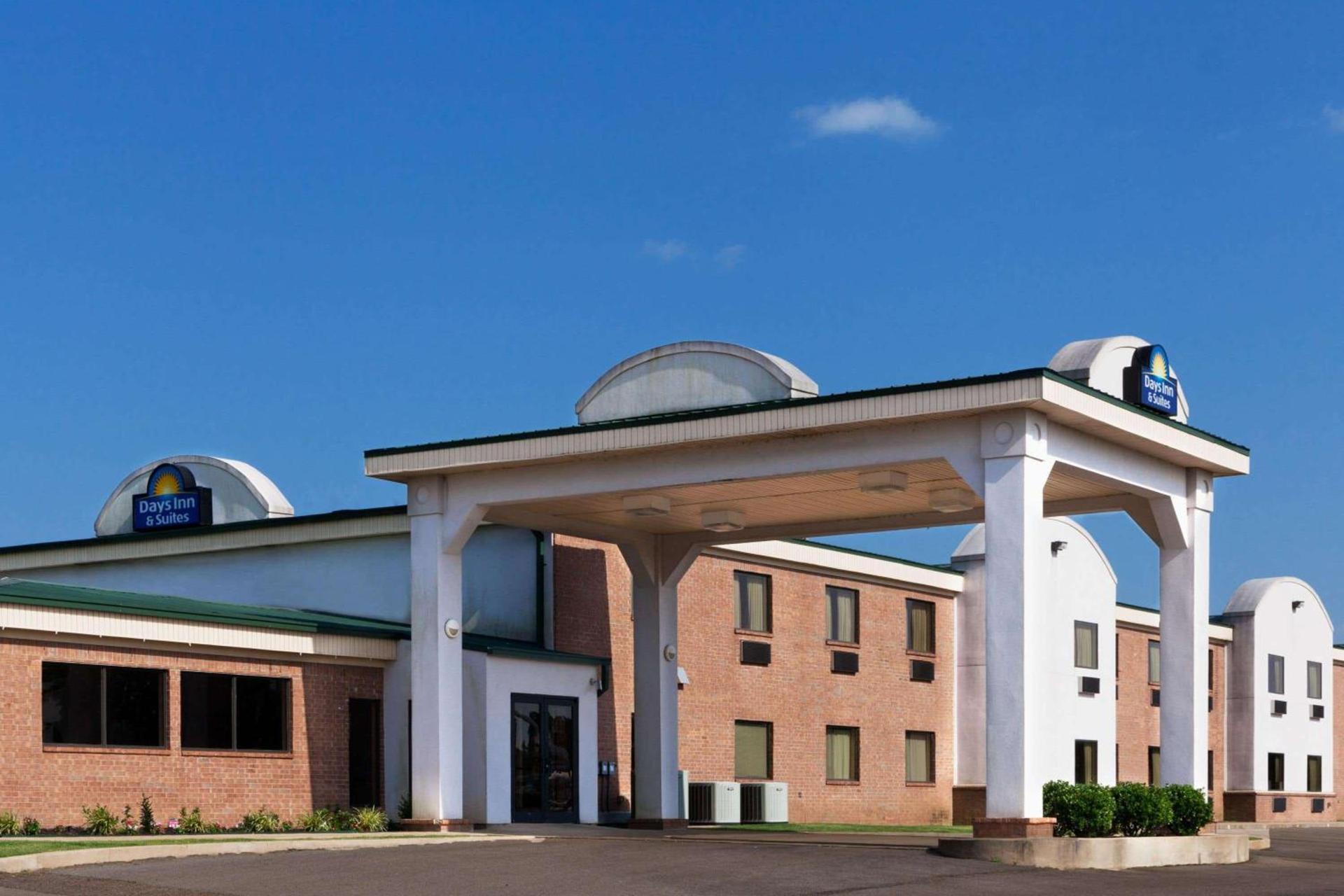 Days Inn & Suites by Wyndham Wynne photo 1