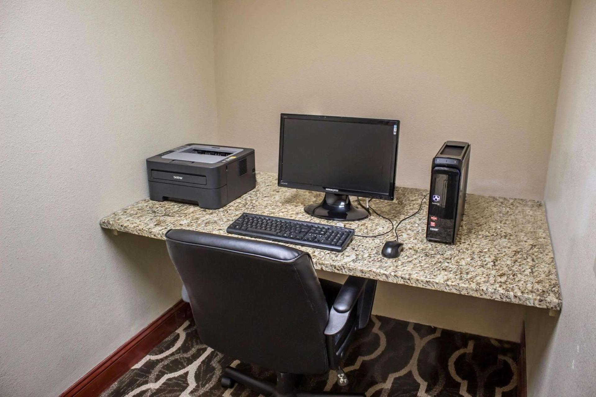 Clarion Pointe Durham Research Triangle Park photo 21