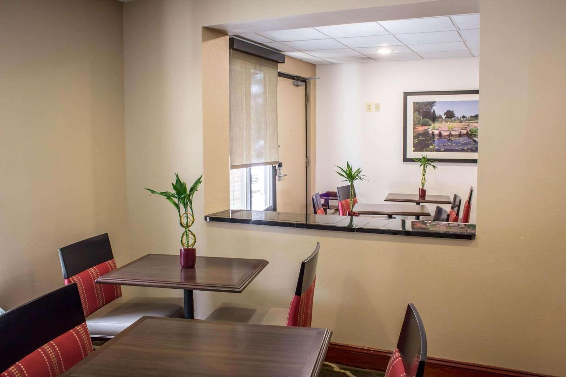 Clarion Pointe Durham Research Triangle Park photo 7