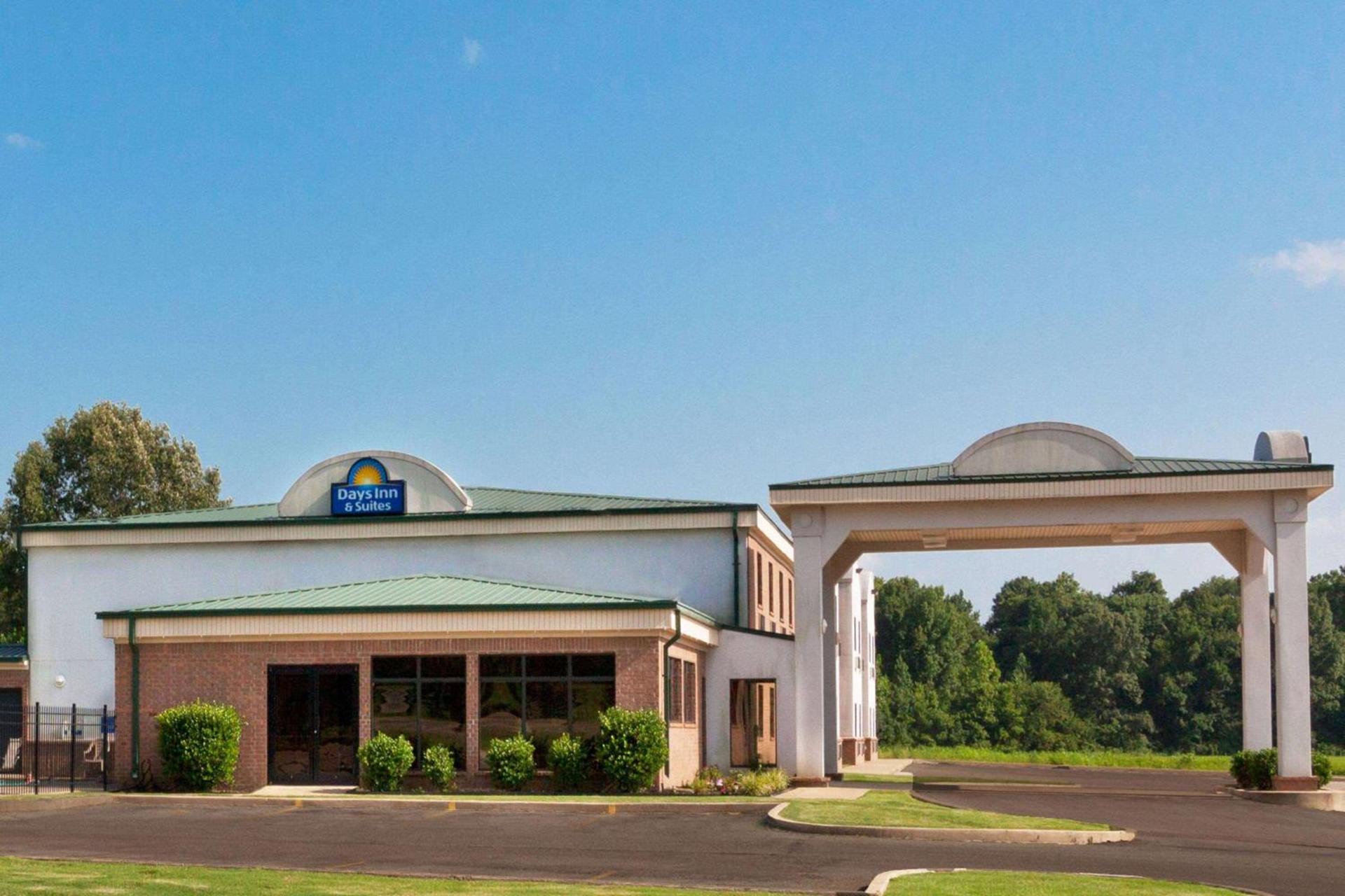Days Inn & Suites by Wyndham Wynne photo 2