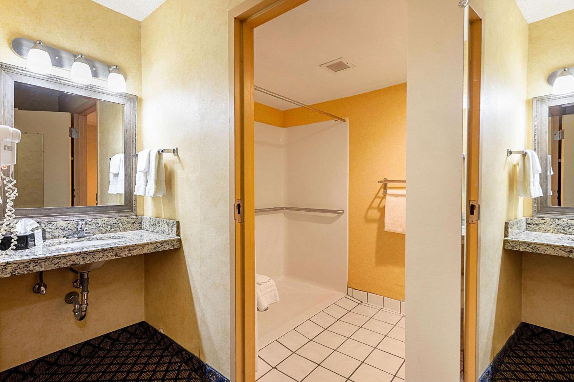 Quality Inn & Suites Coldwater near I-69 photo 8