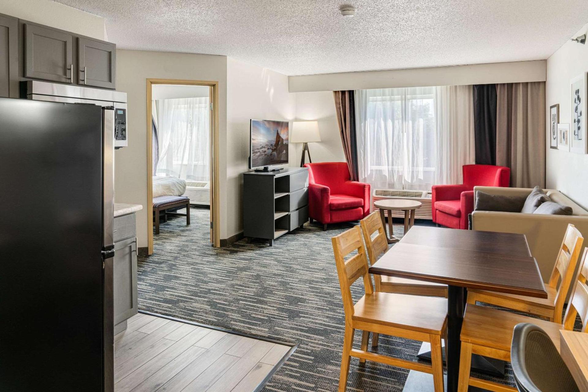 Country Inn & Suites by Radisson, Brookings photo 29