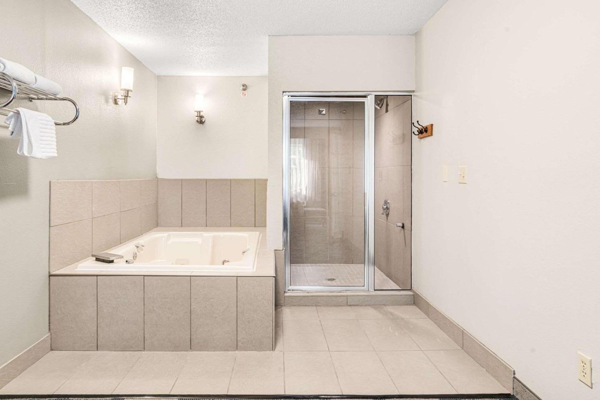 Country Inn & Suites by Radisson, Brookings photo 17
