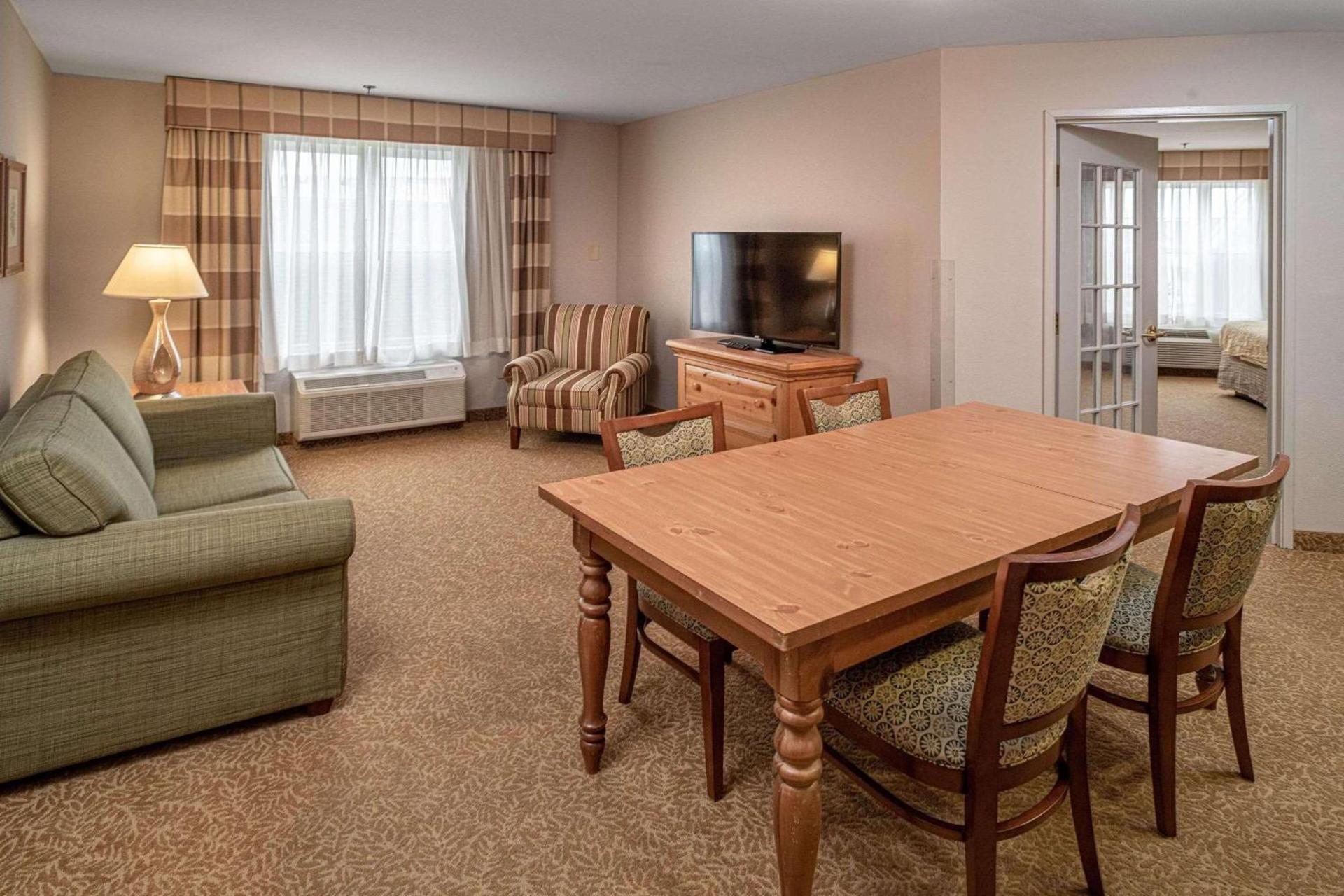 Country Inn & Suites by Radisson, Beckley, WV photo 22