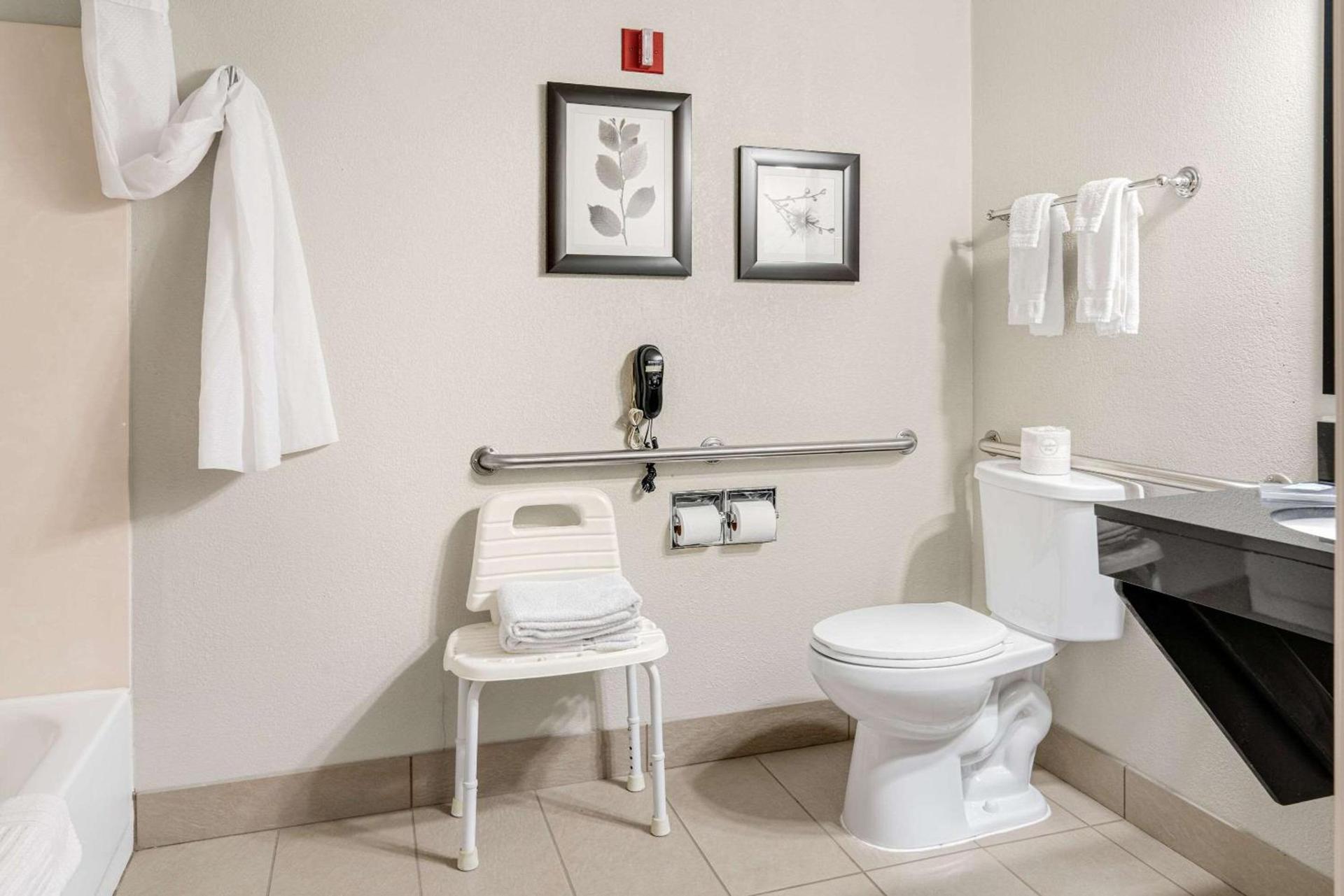 Country Inn & Suites by Radisson, Brookings photo 18