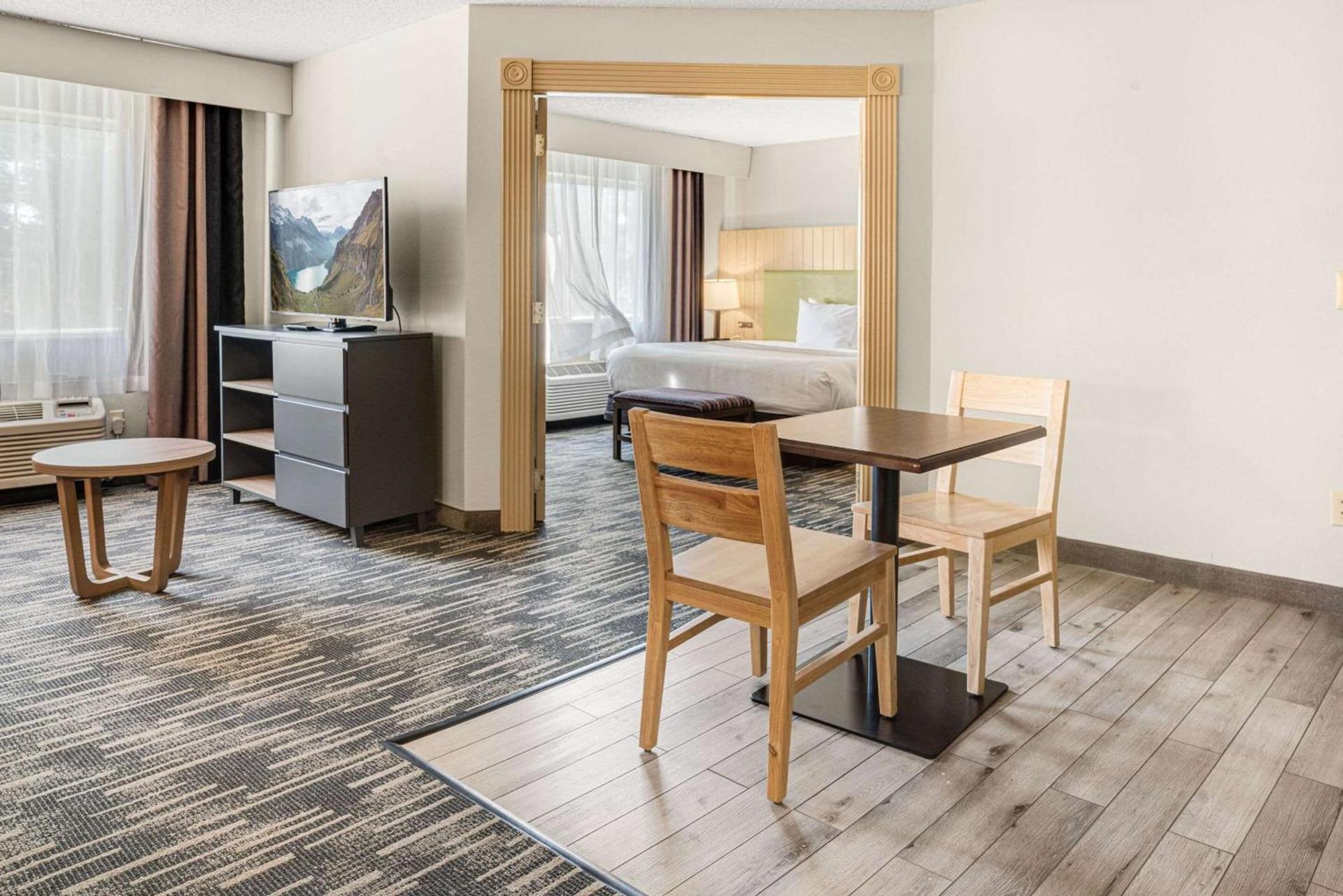 Country Inn & Suites by Radisson, Brookings photo 21