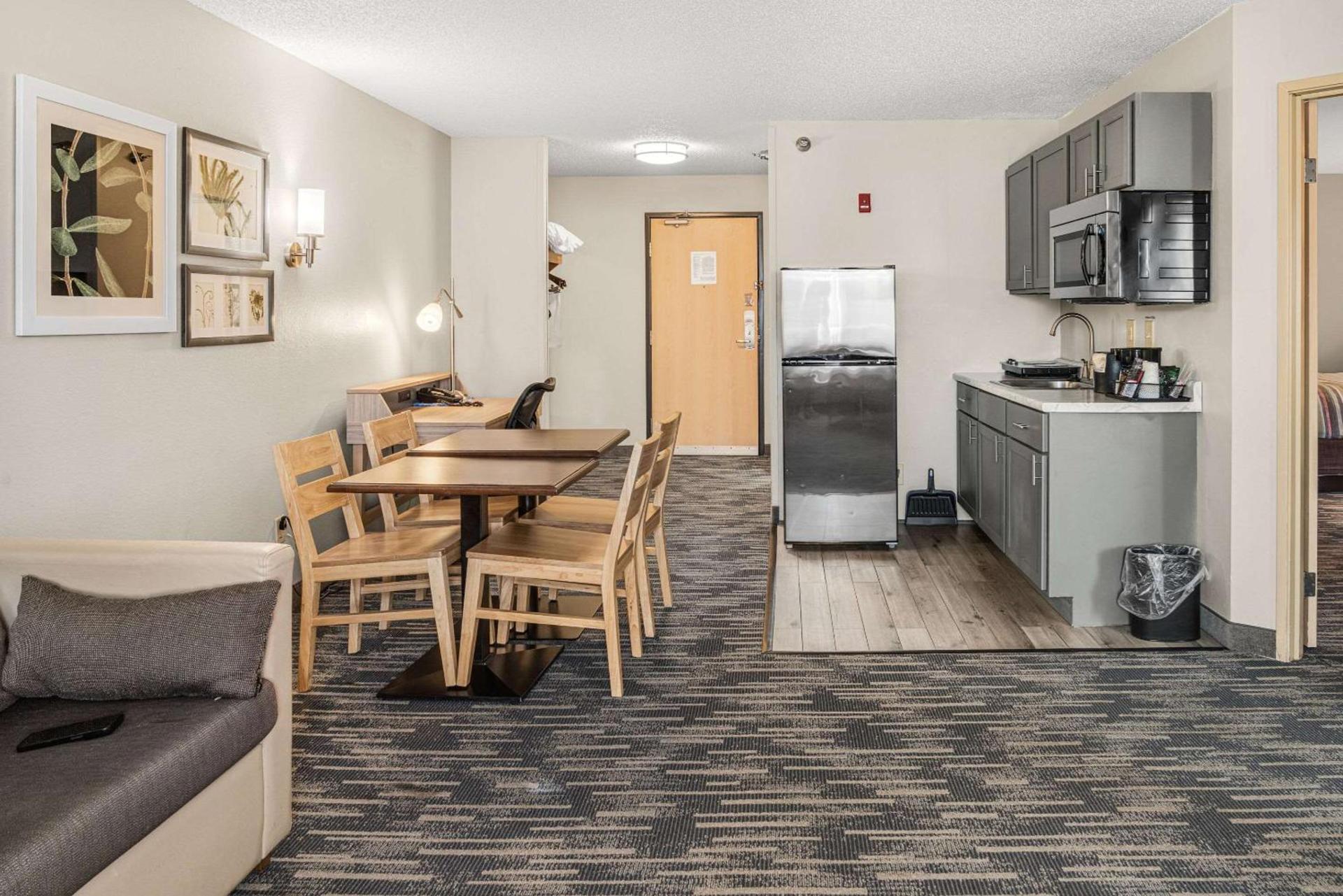 Country Inn & Suites by Radisson, Brookings photo 30