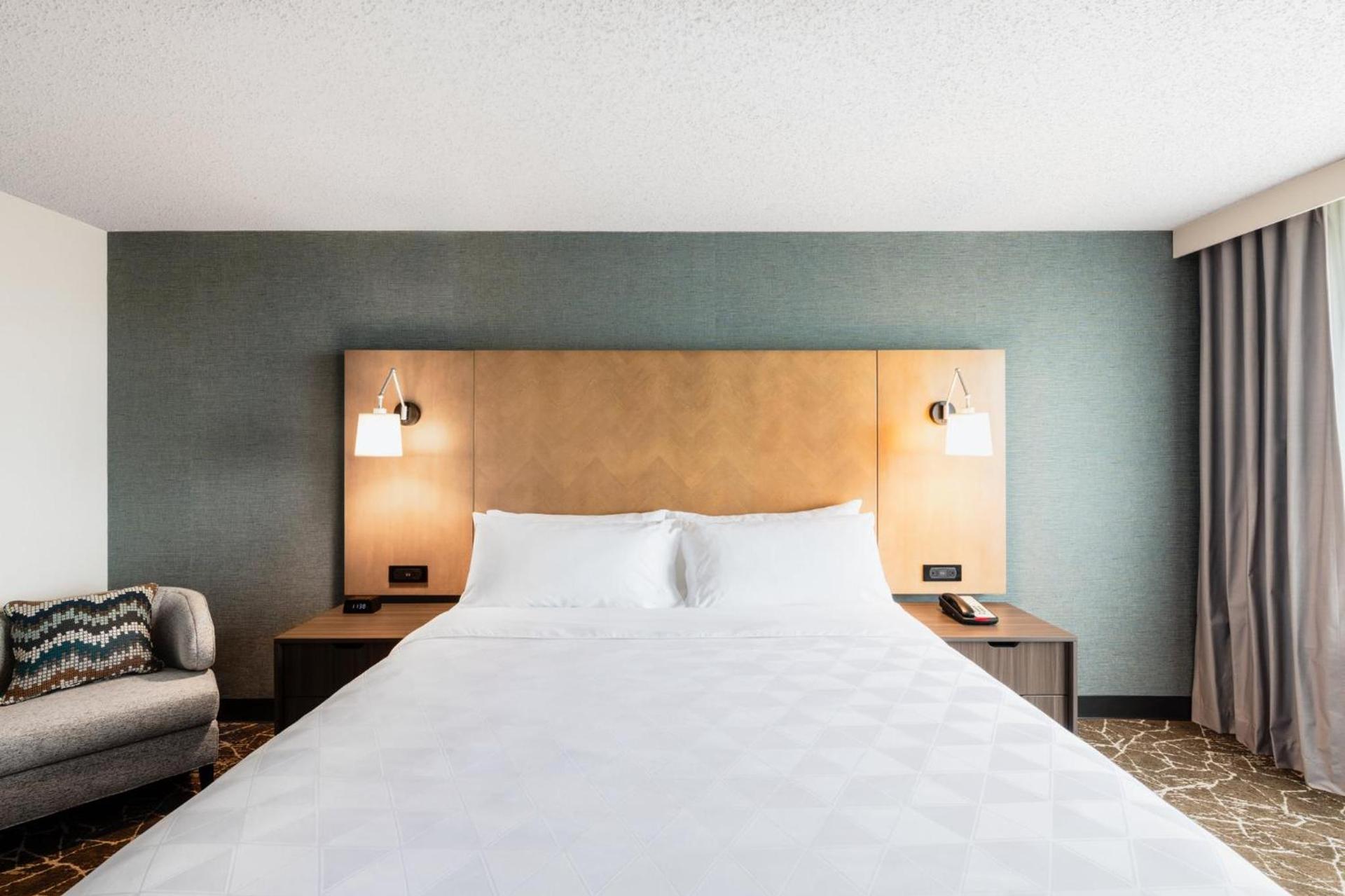 Holiday Inn Newark International Airport photo 48