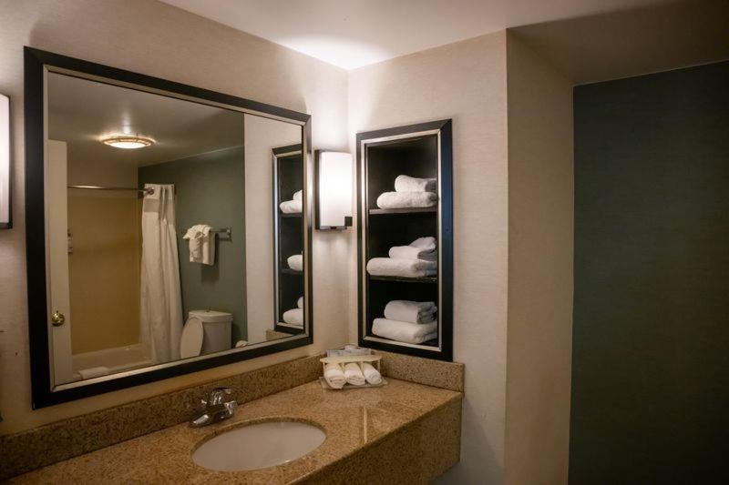 Wyndham Garden Erie photo 8