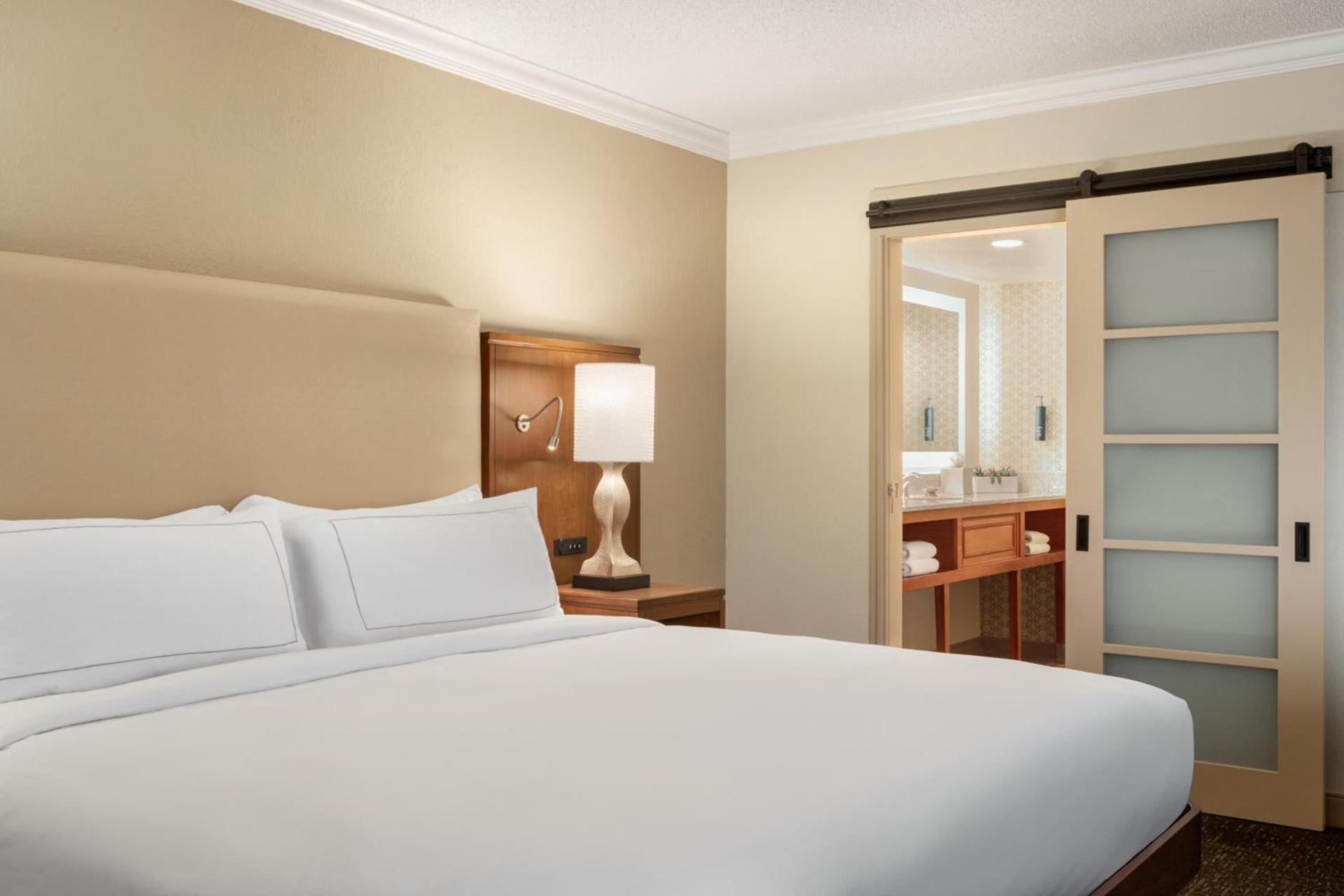Doubletree by Hilton Fort Myers at Bell Tower Shops photo 45