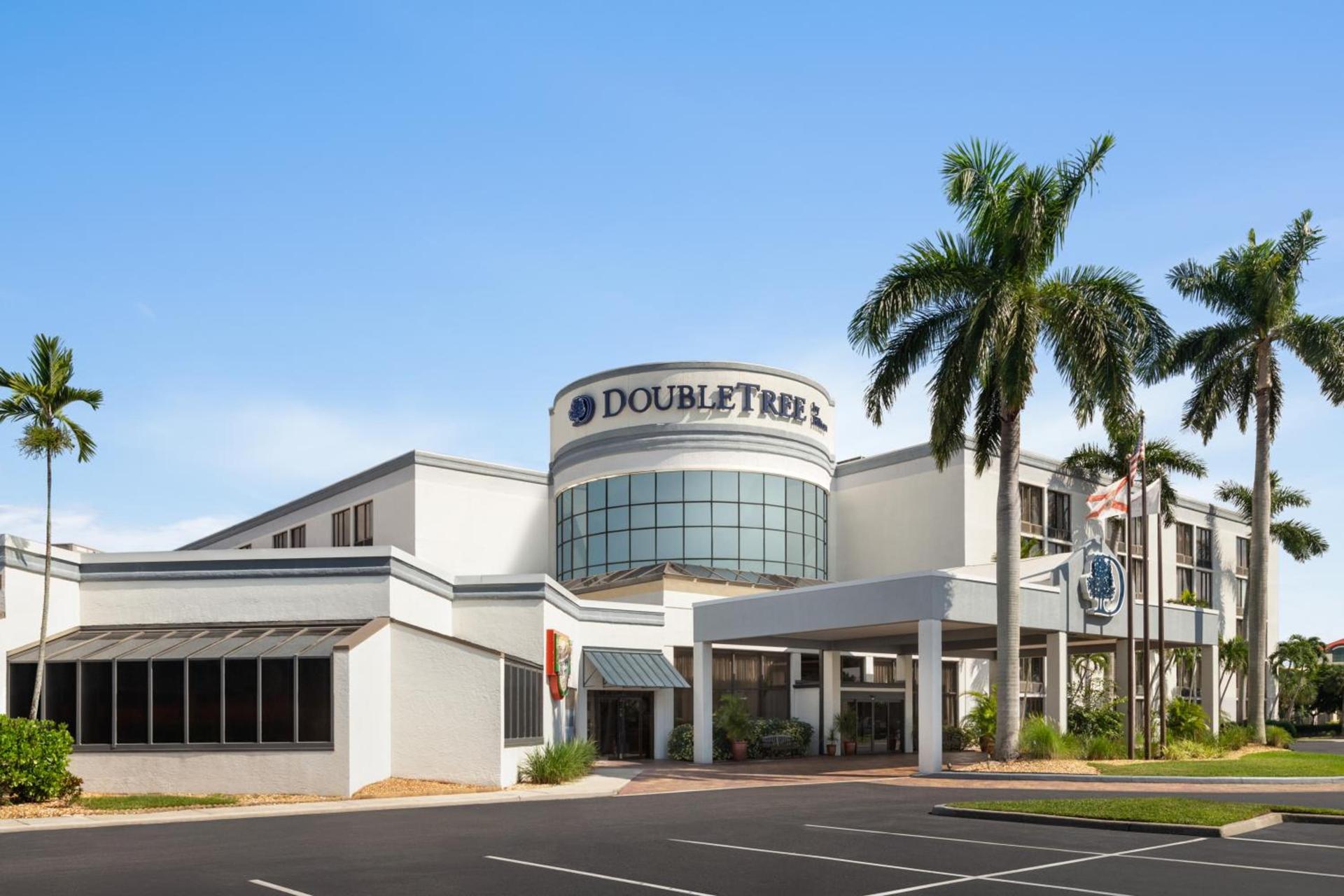 Doubletree by Hilton Fort Myers at Bell Tower Shops — hotel in Fort Myers