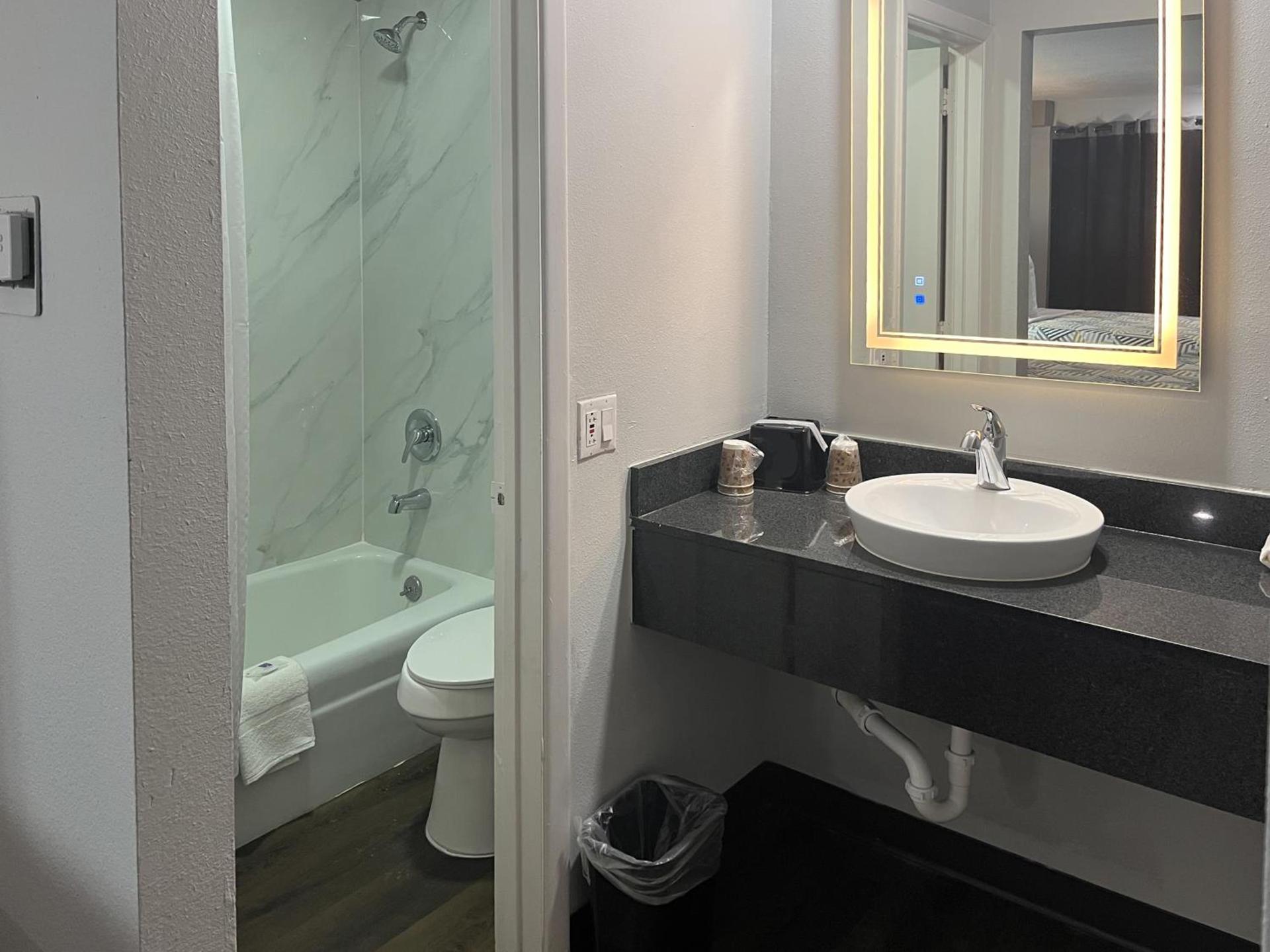 Motel 6 Dumas, TX photo 14