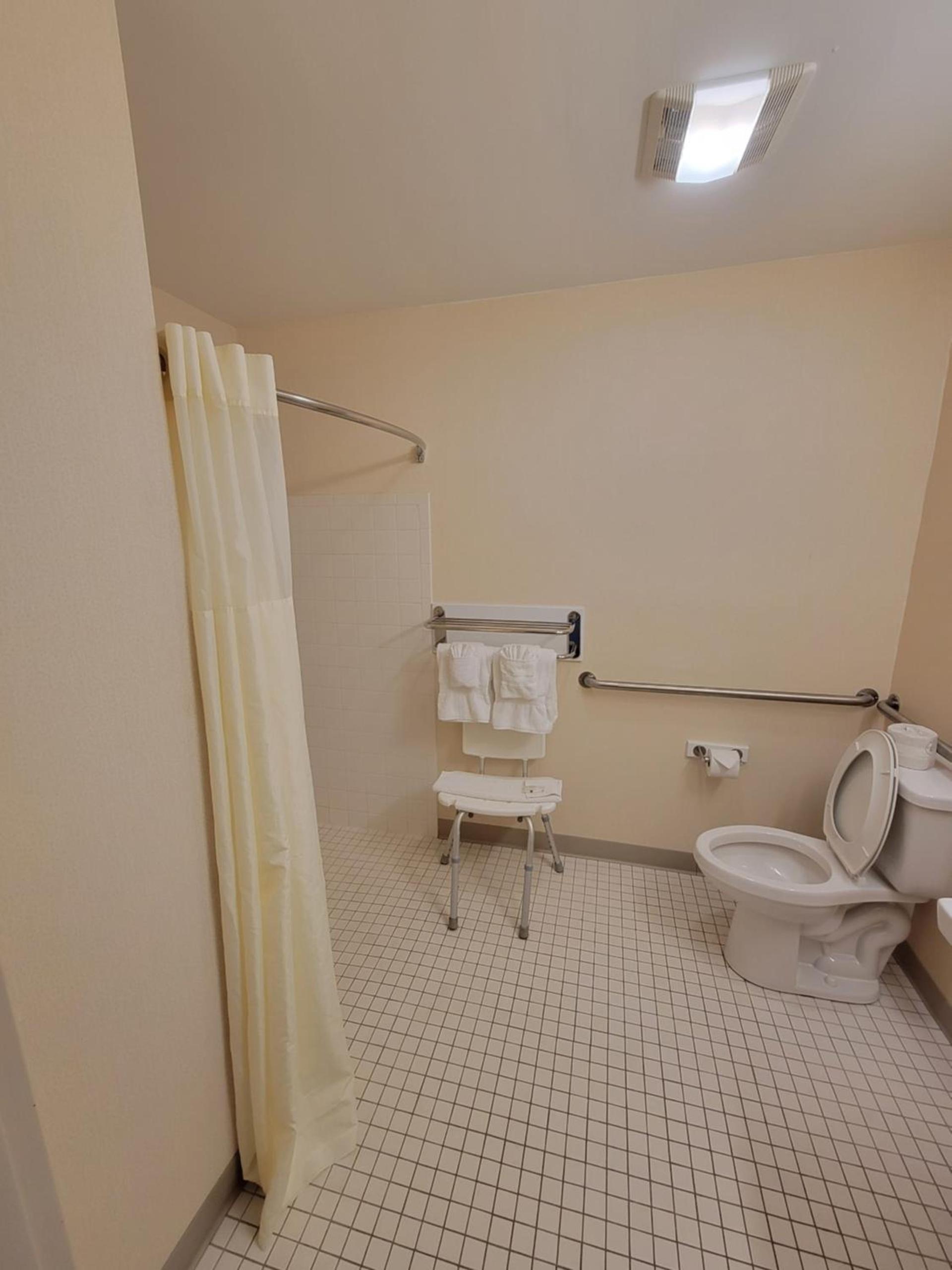 Quality Inn & Suites Prestonsburg next to Mountain Arts Center photo 43