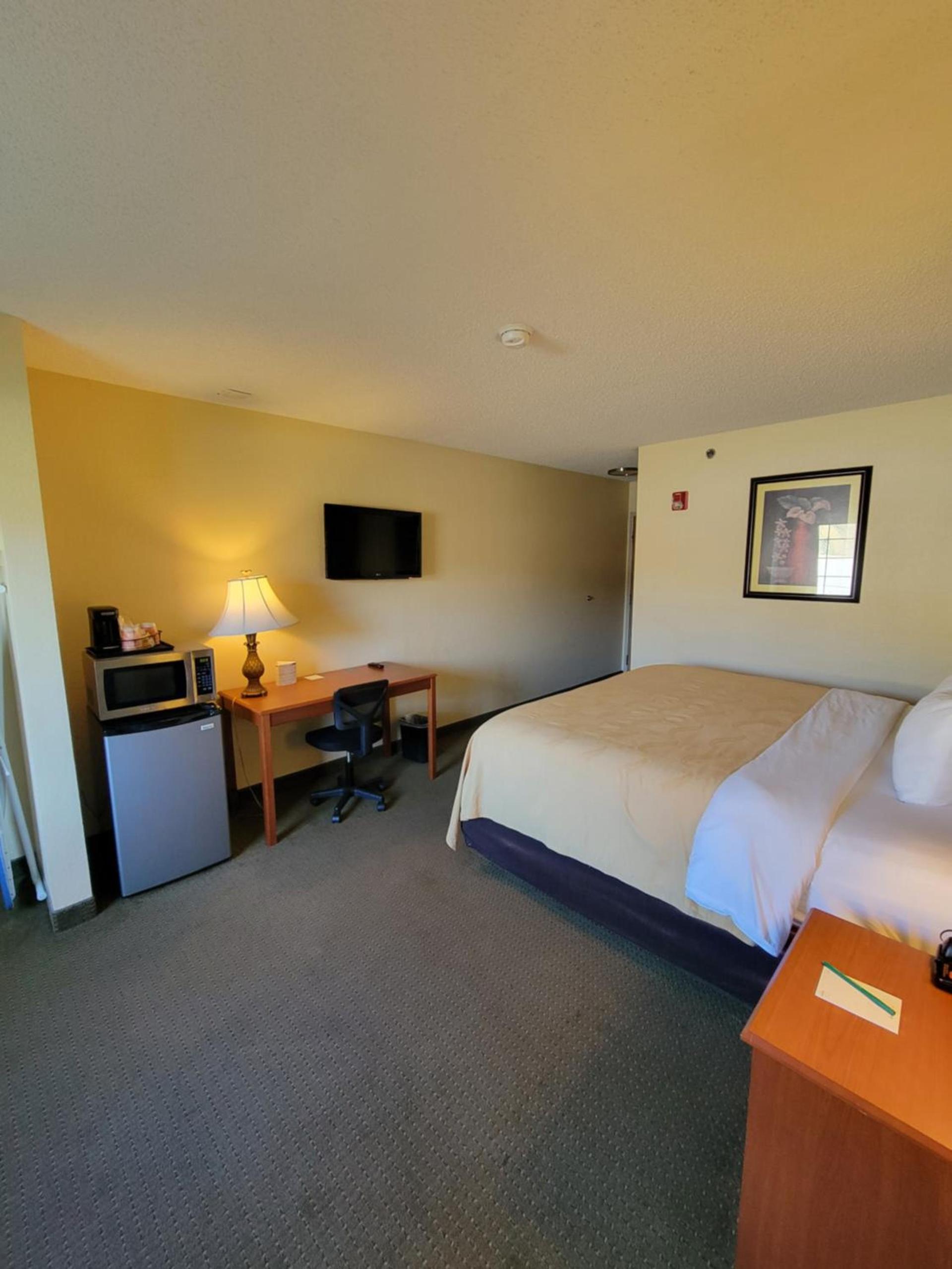 Quality Inn & Suites Prestonsburg next to Mountain Arts Center photo 34