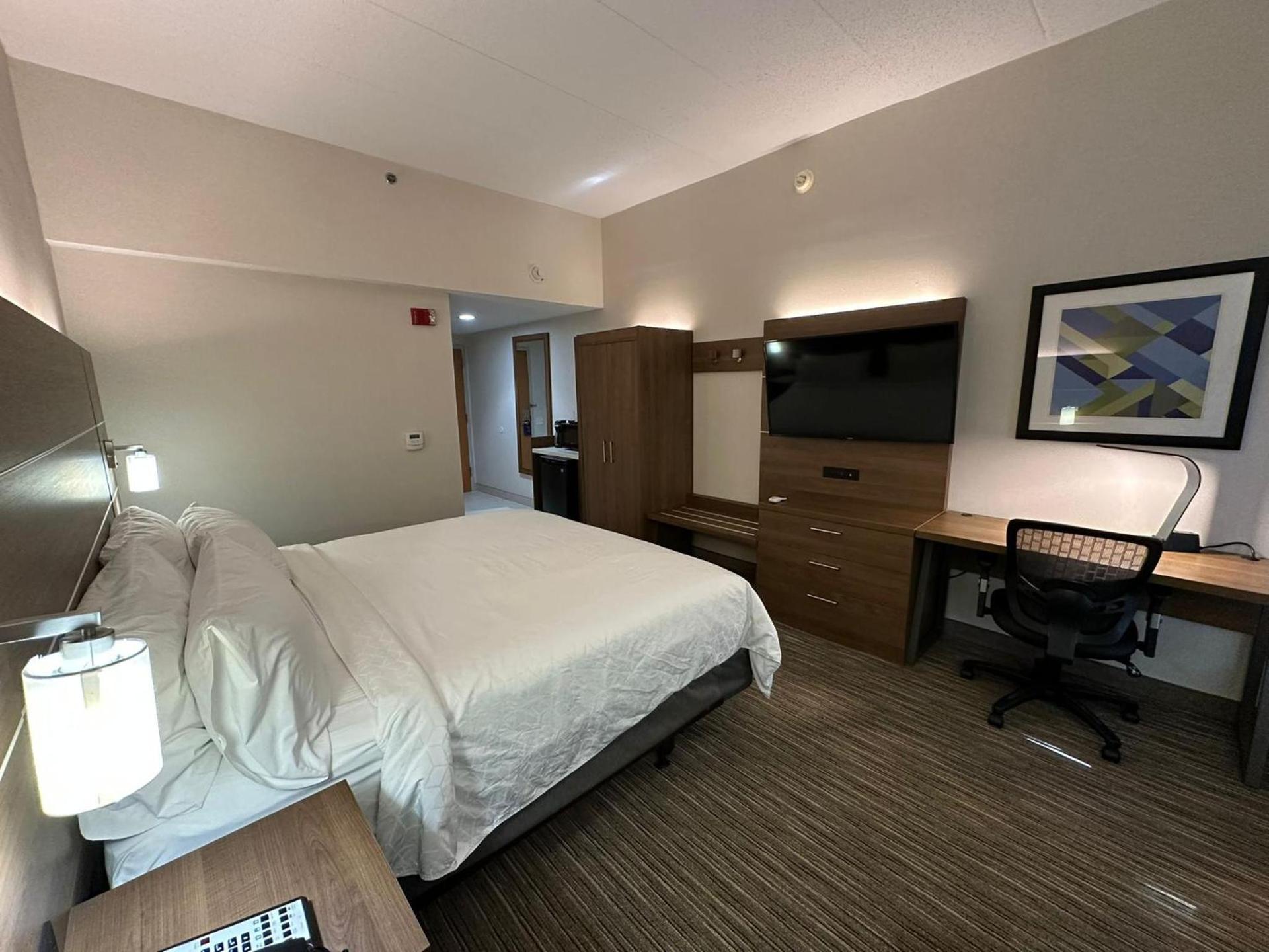 Holiday Inn Express Edgewood-Aberdeen-Bel Air photo 8