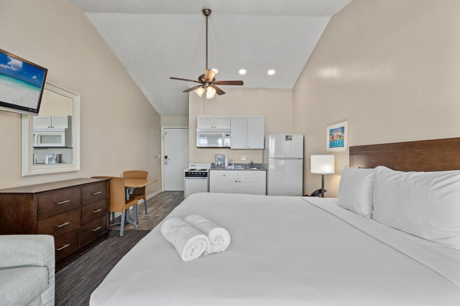 Sandpiper Beacon Beach Resort photo 24