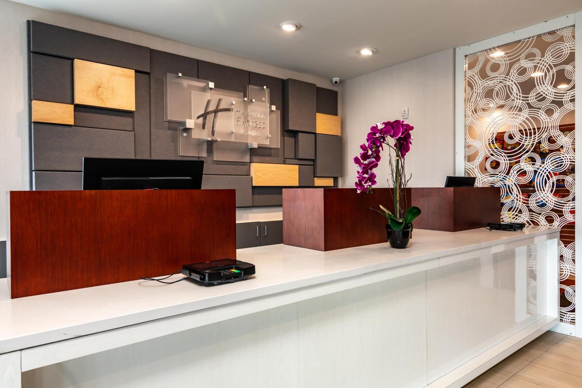 Holiday Inn Express & Suites Orlando- Lake Buena Vista by IHG photo 43
