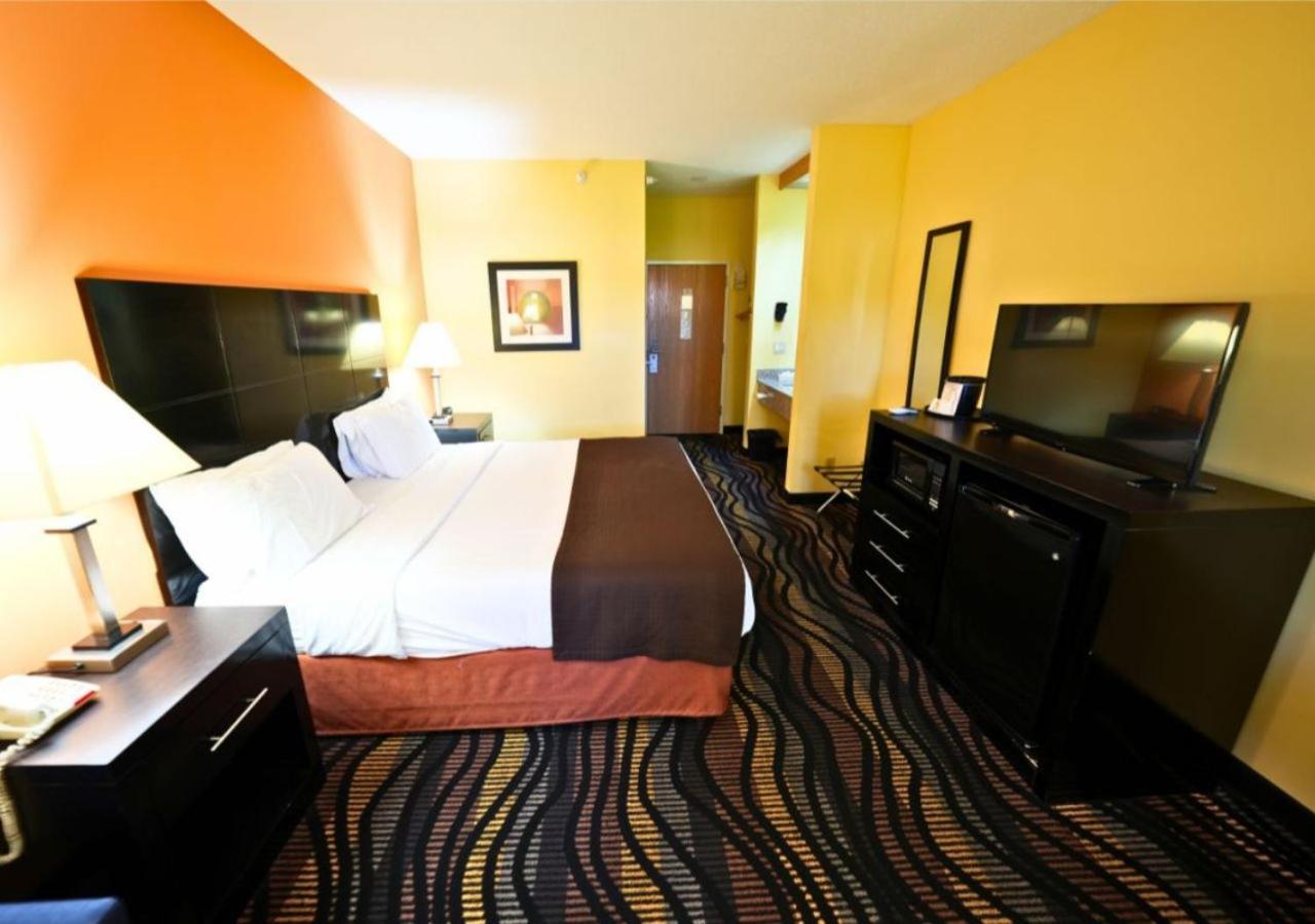 Rock Island Inn & Suites Streator , IL photo 12