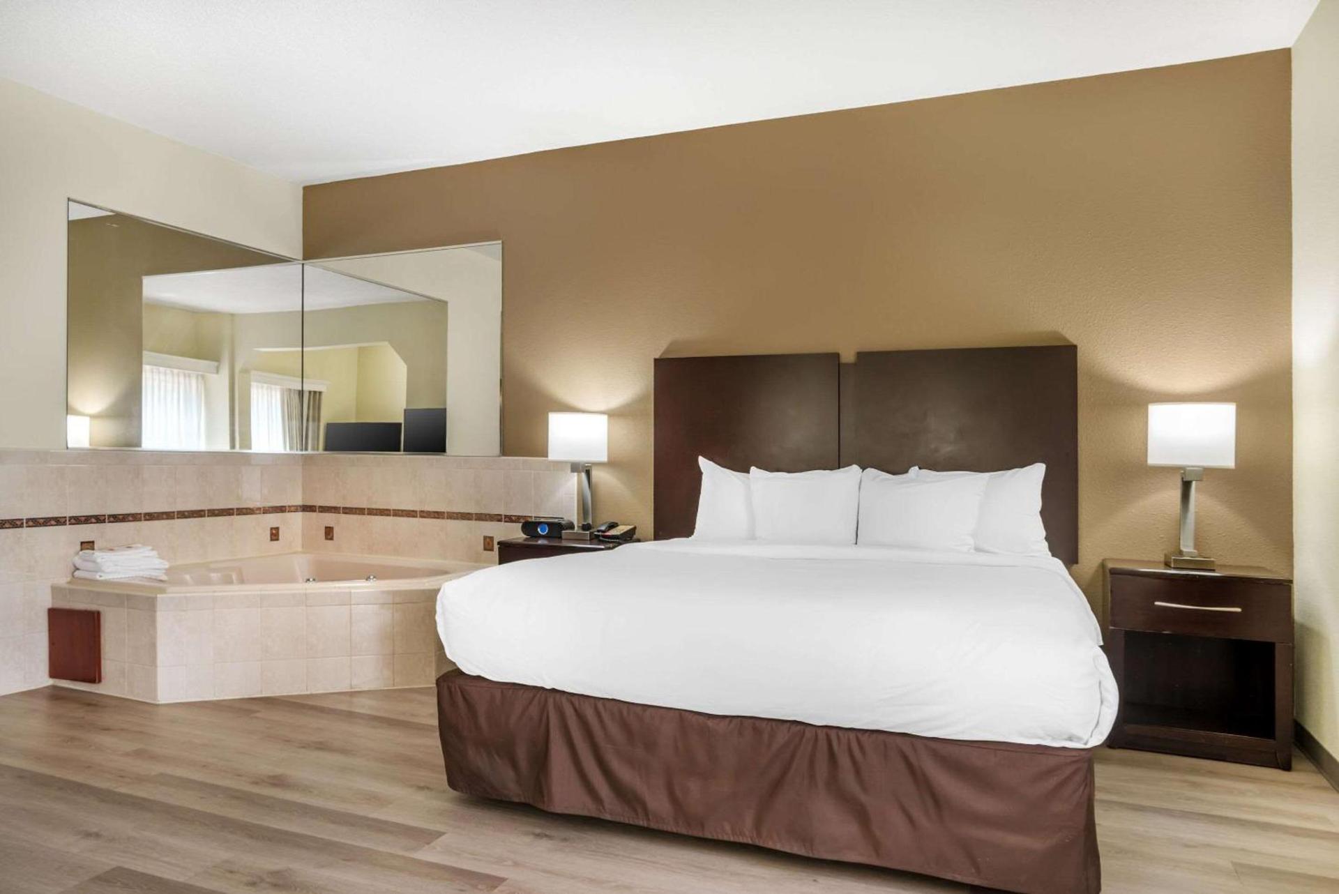 Comfort Inn & Suites Lake Norman photo 8