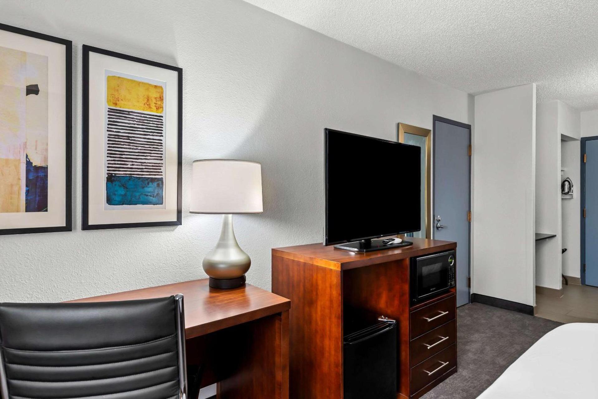 Comfort Inn & Suites Staunton photo 11