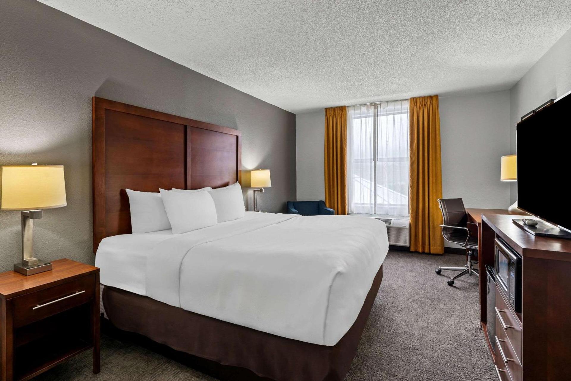 Comfort Inn & Suites Staunton photo 15