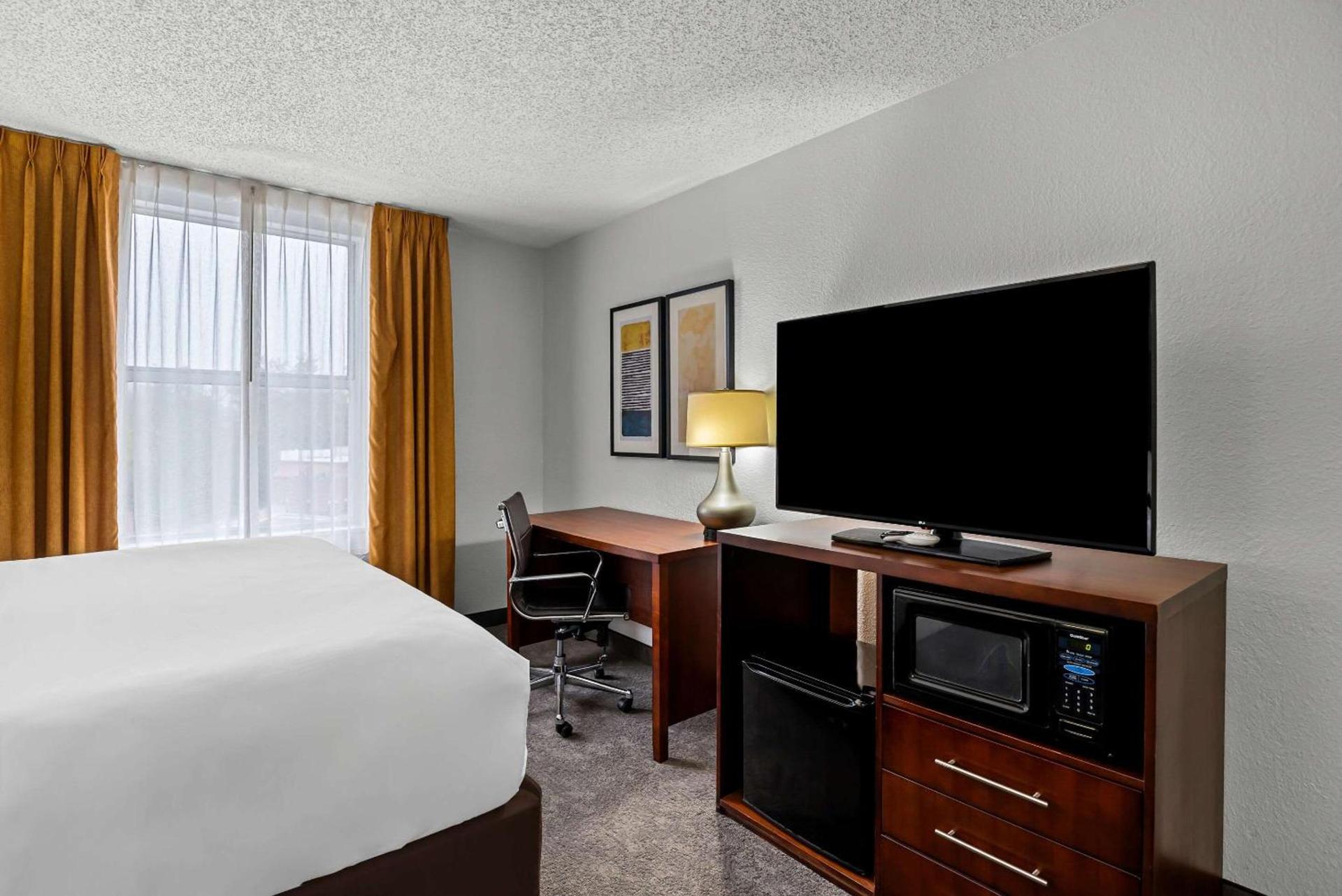 Comfort Inn & Suites Staunton photo 22