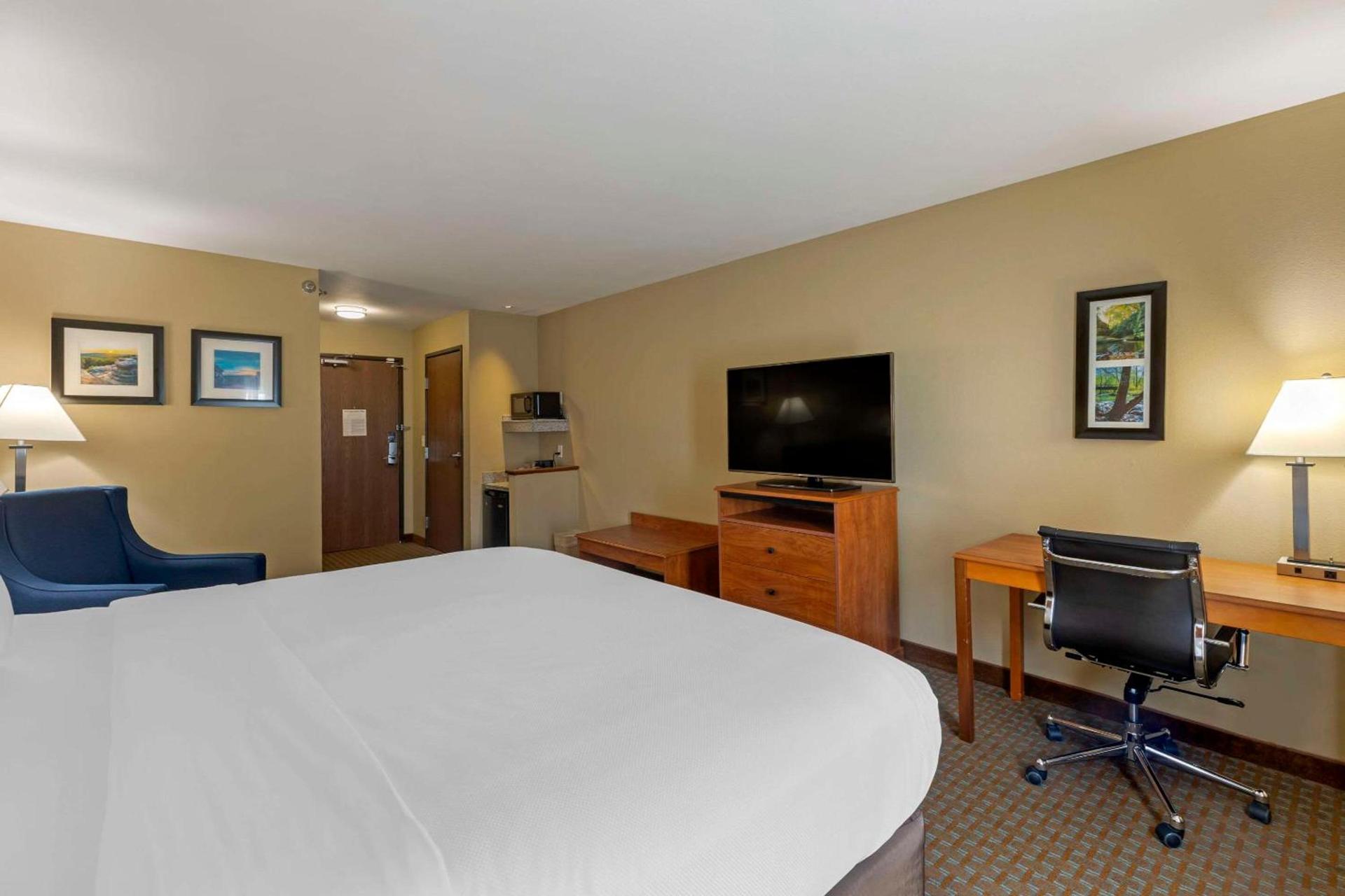 Comfort Inn & Suites Marion I-57 photo 11